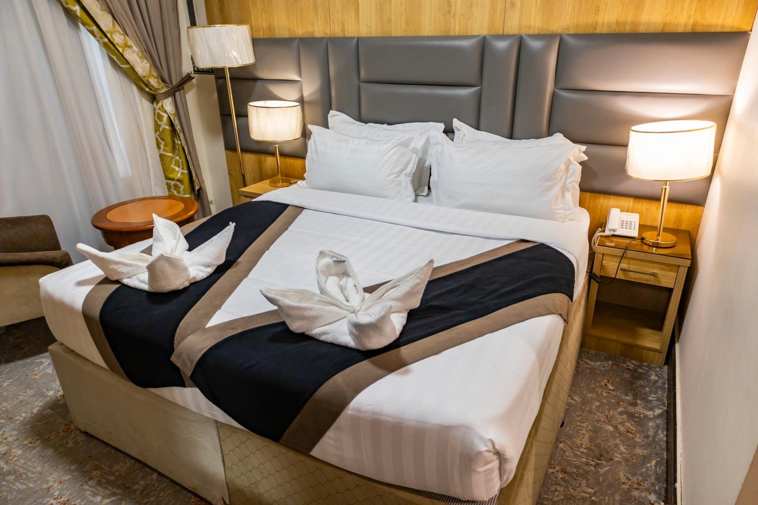 Deluxe King Room photo 2