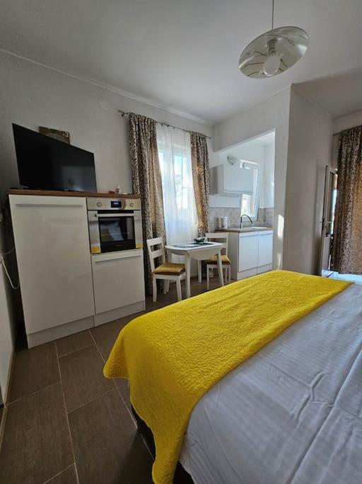 Studio - Ground Floor