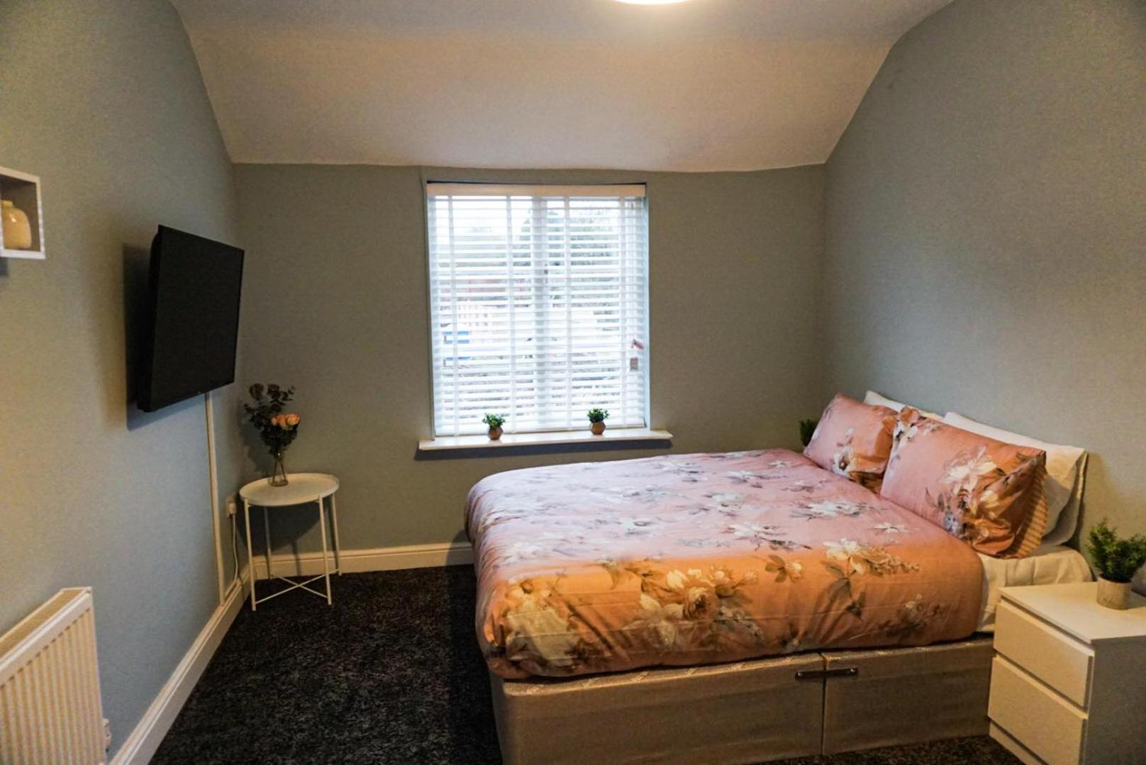 Double Room with Shared Bathroom photo 3
