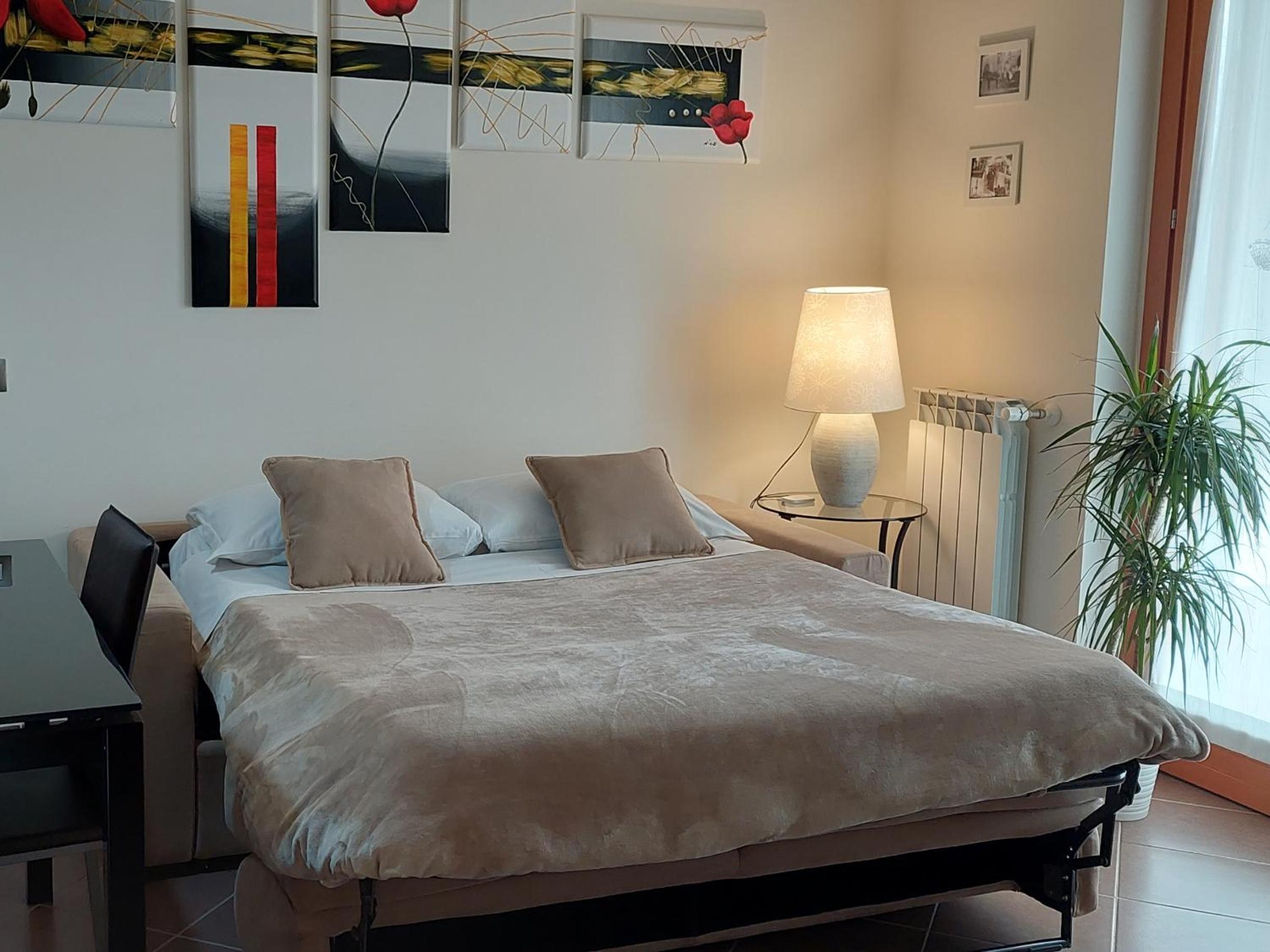 One-Bedroom Apartment photo 2