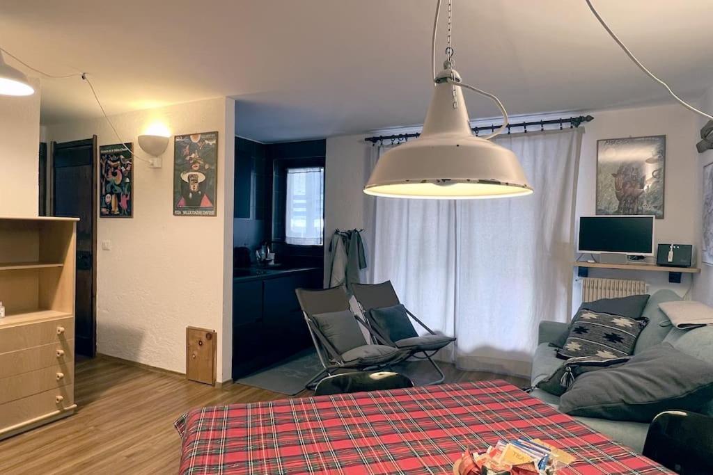 One-Bedroom Apartment photo 1