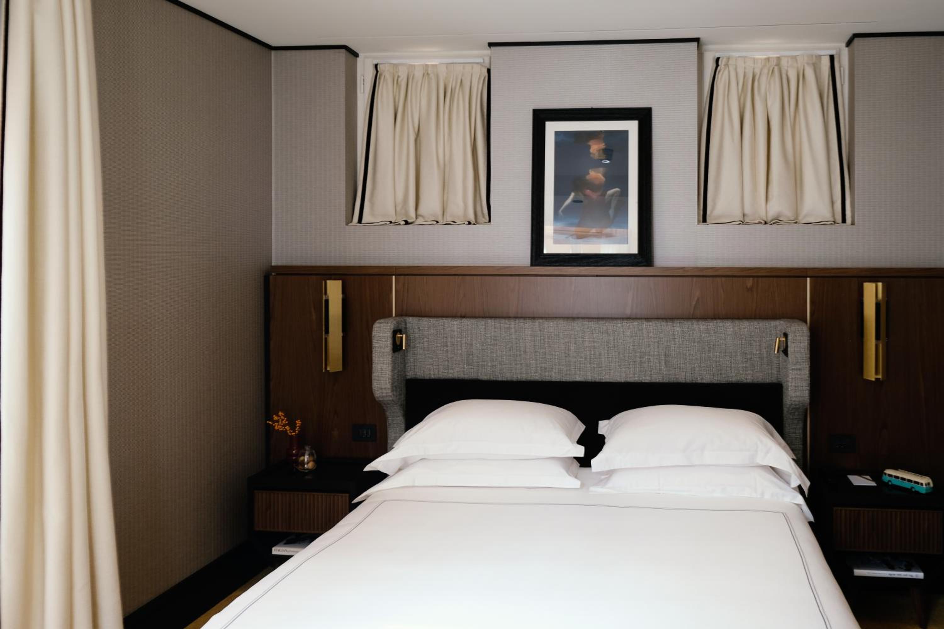 Suite with Terrace thumbnail 6
