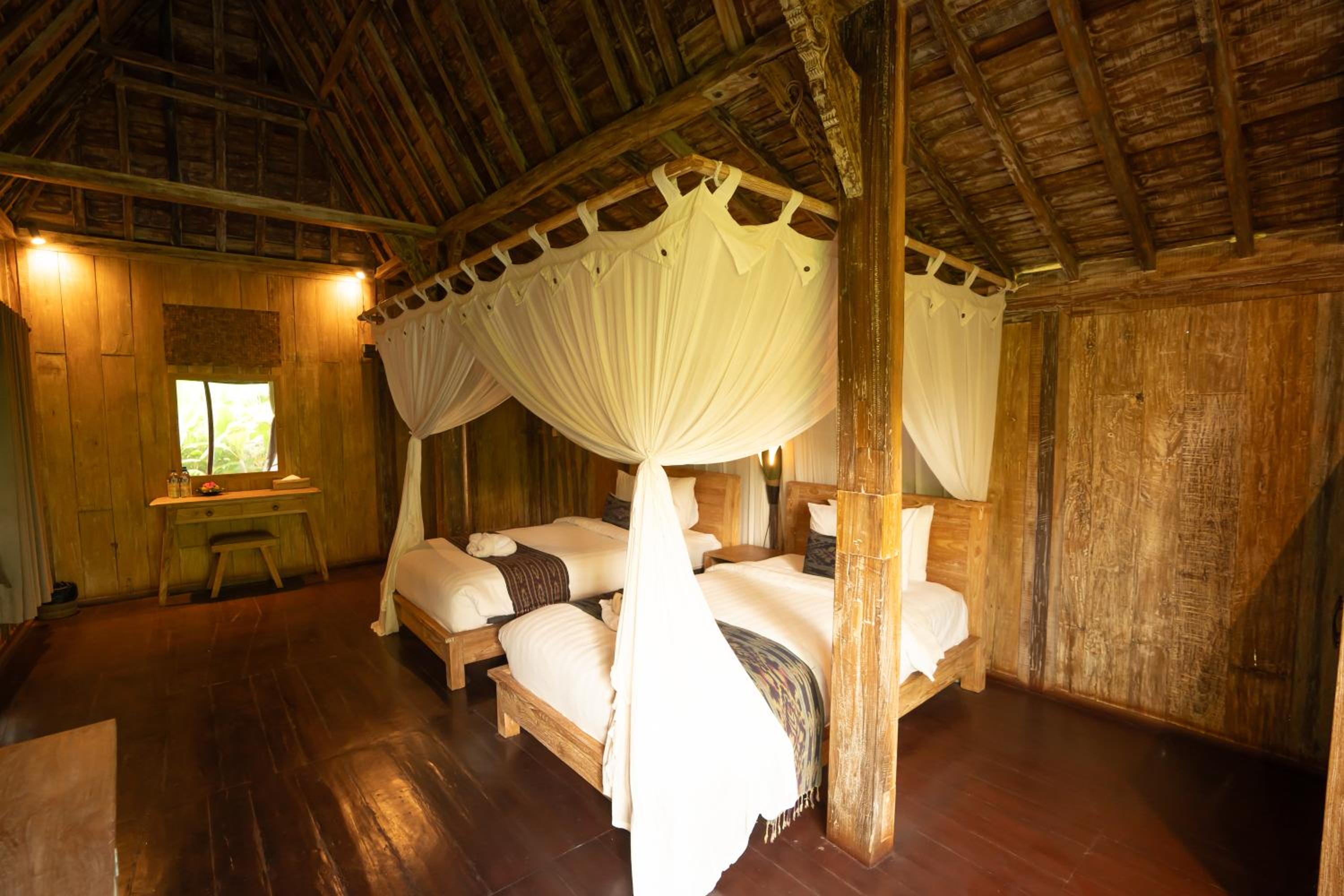 Wooden Joglo Twin Villa - Photo 11