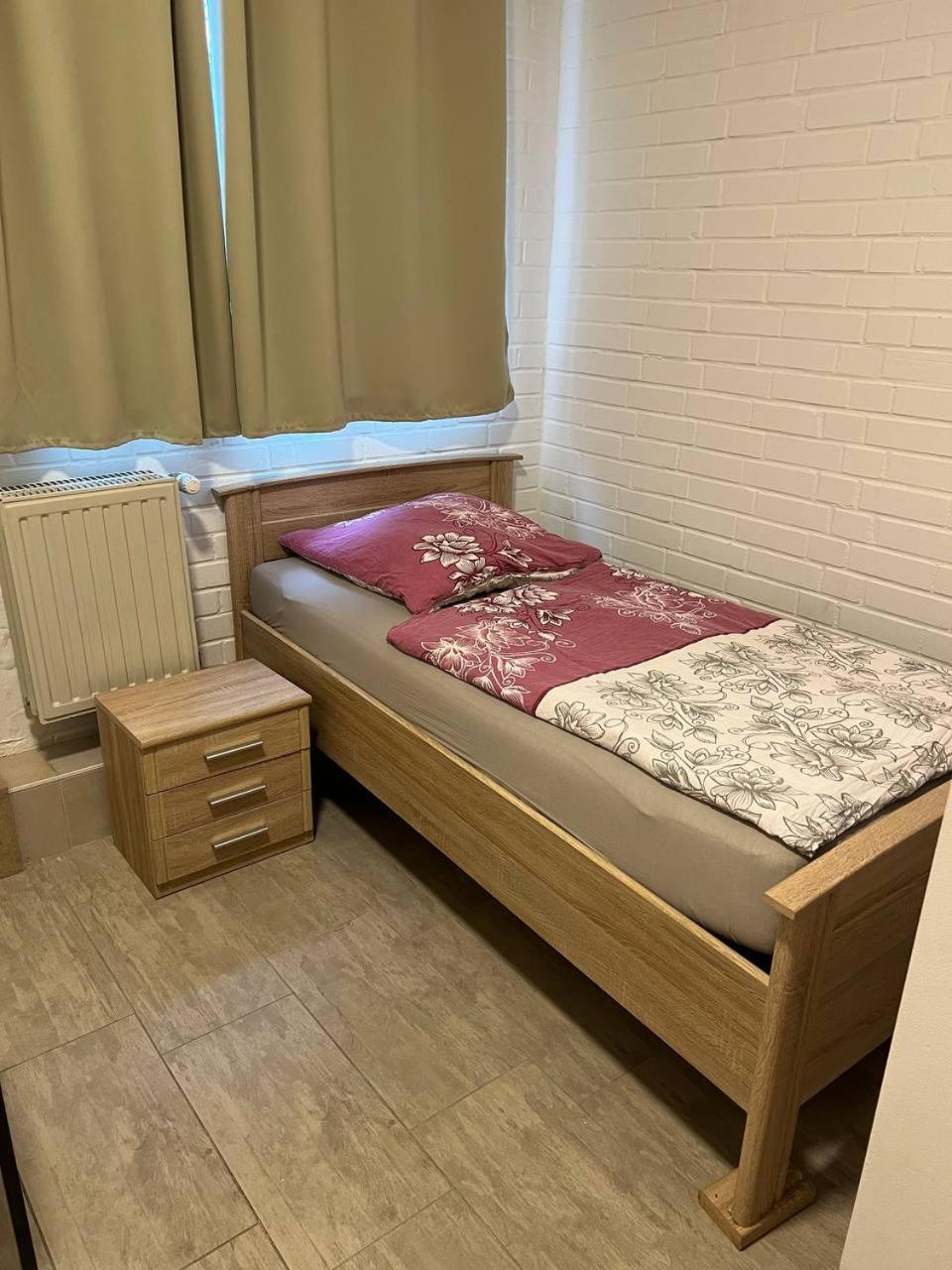 Double Room with Private Bathroom - Photo 4
