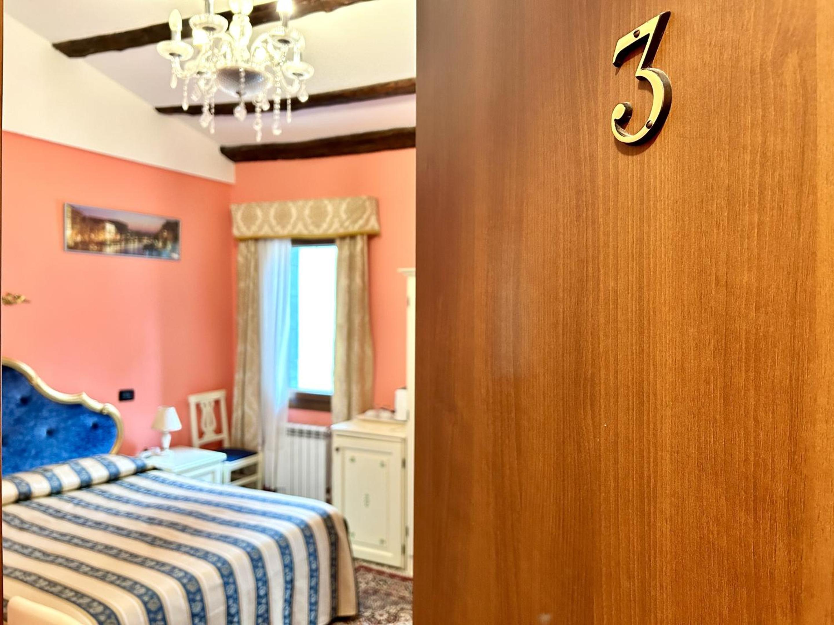 Standard Double Room photo 1