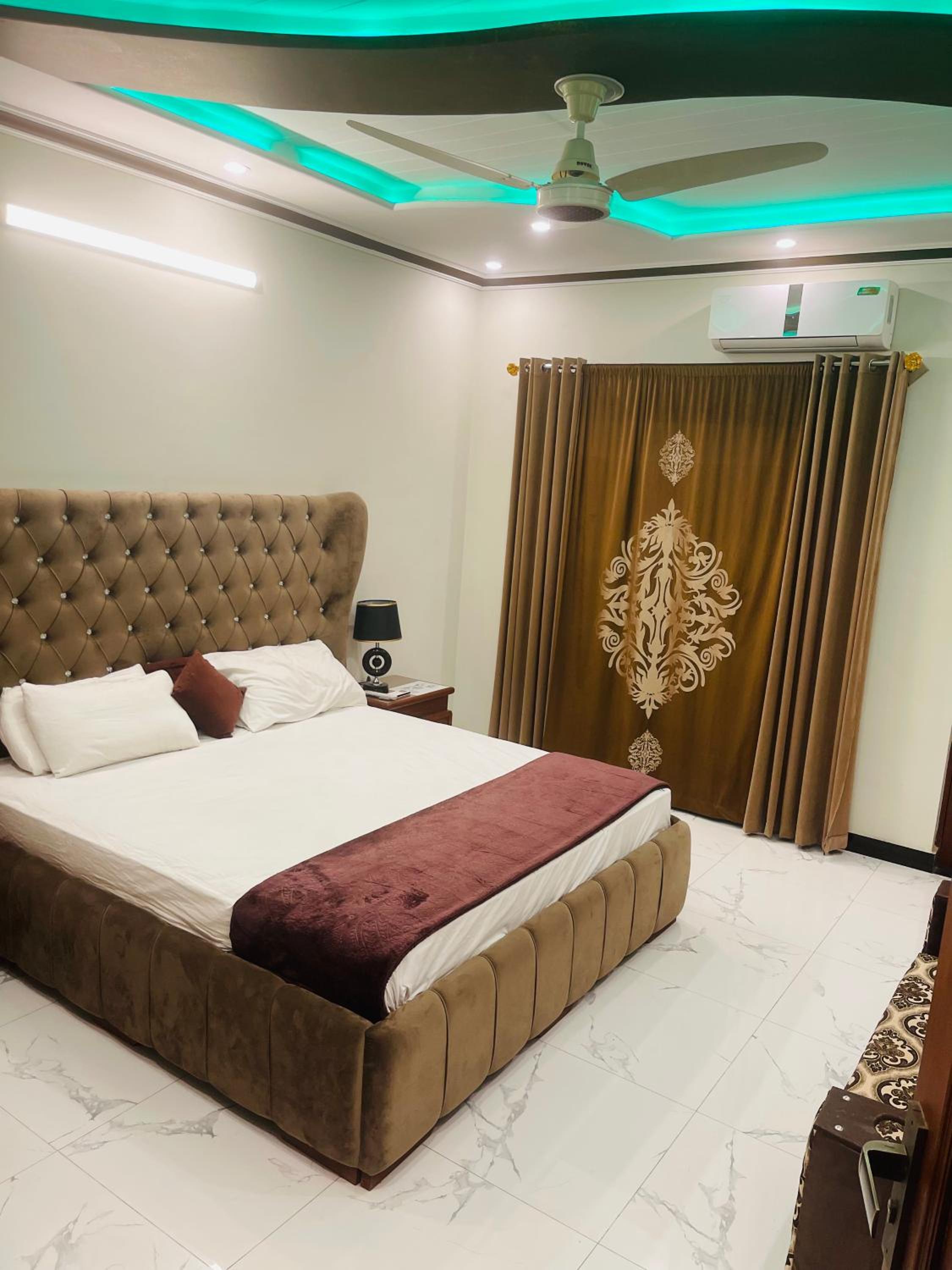 Standard Queen Room photo 1