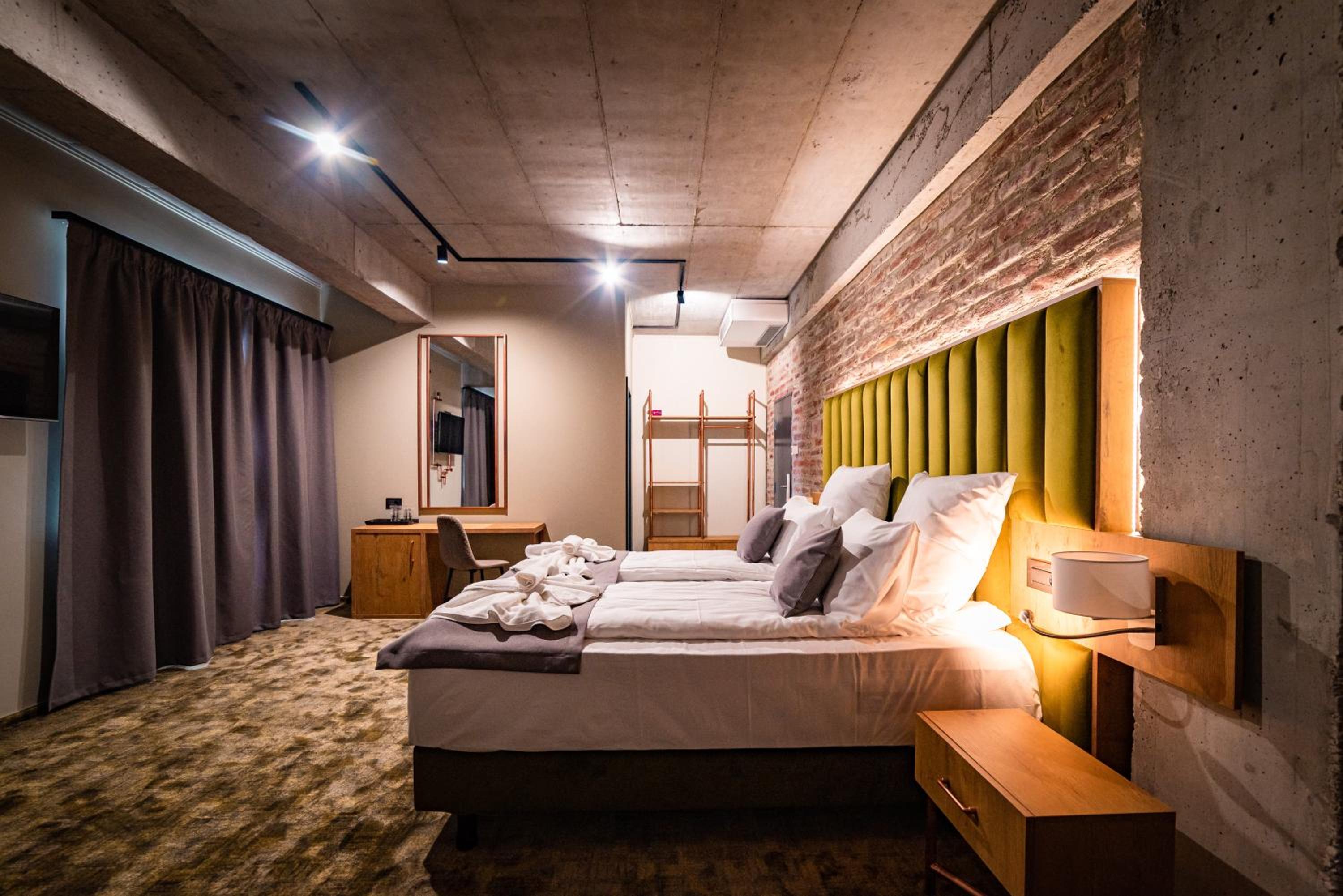 Deluxe Twin Room - Photo 22