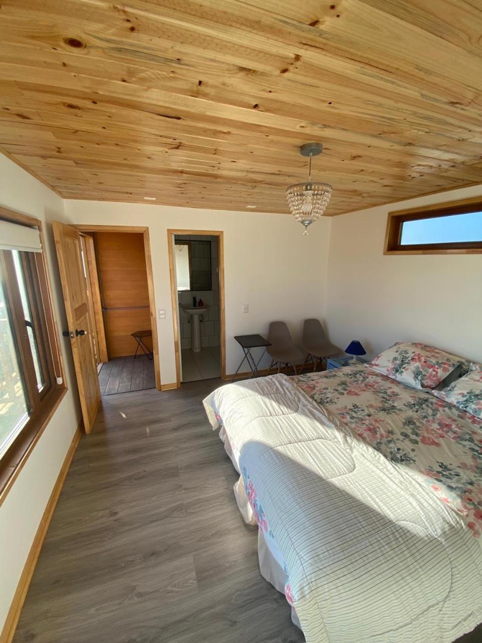 Deluxe Double Room with Side Sea View photo 2