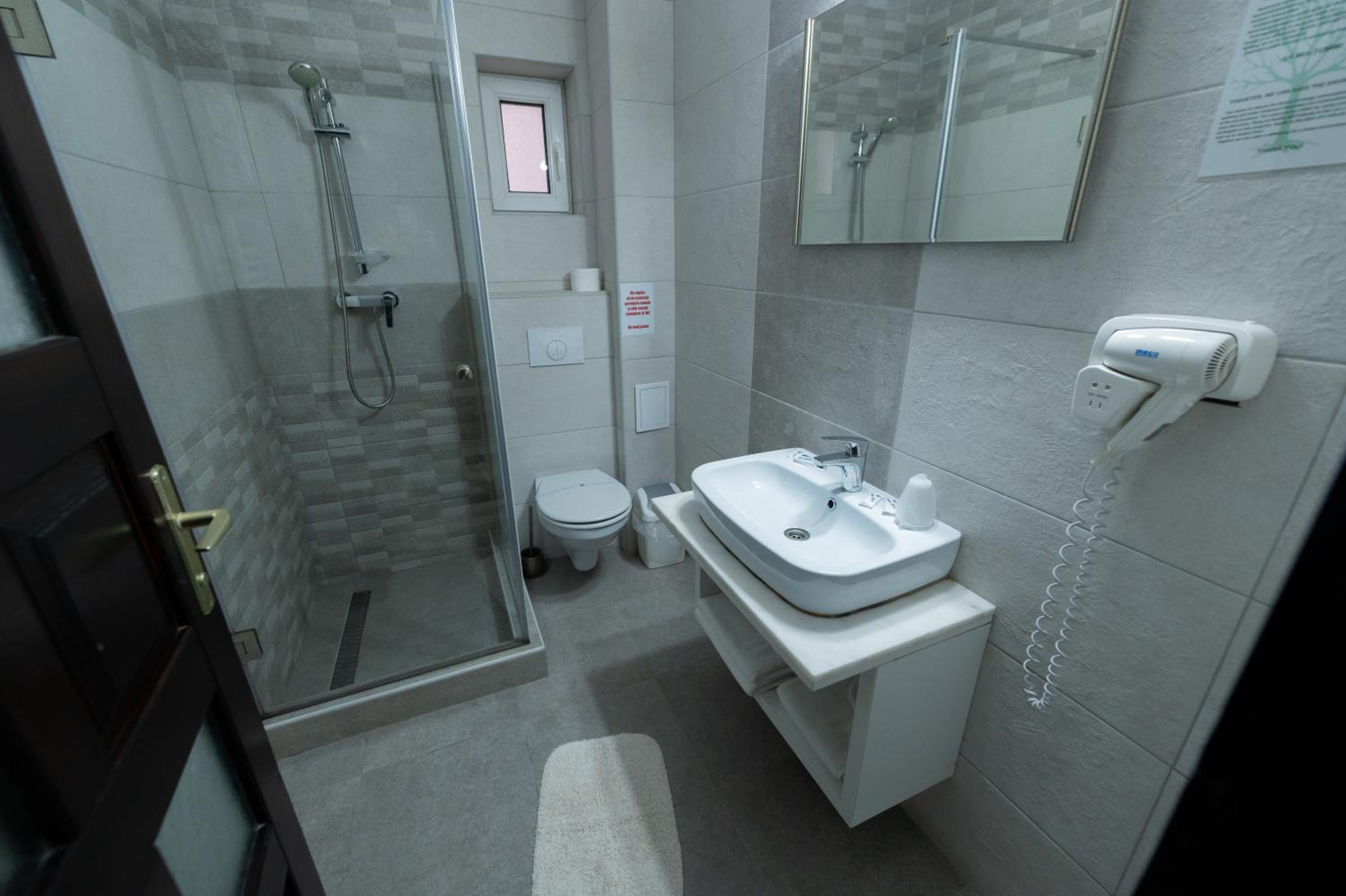 One-Bedroom Suite - Photo 6