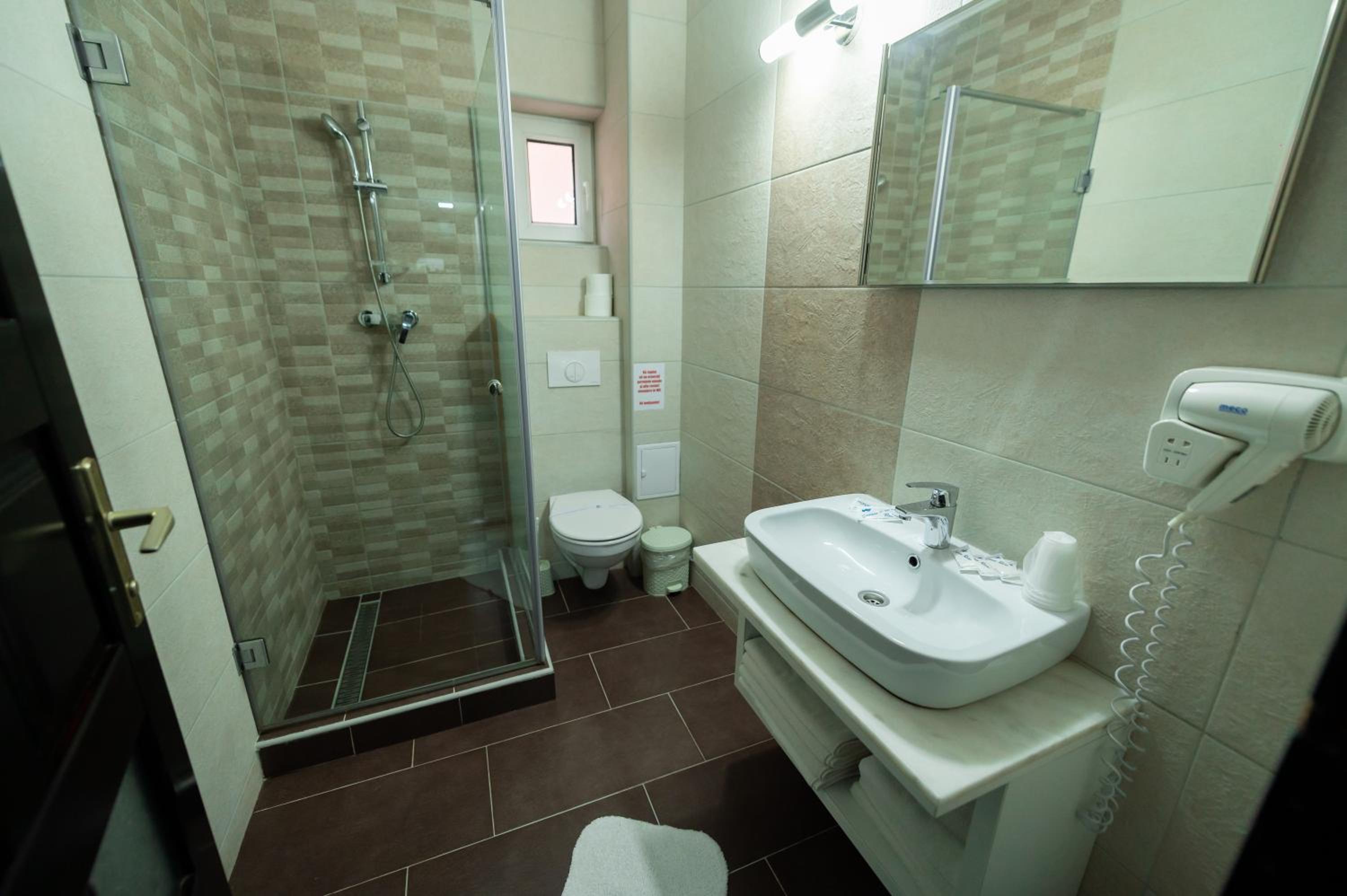 Deluxe Family Room (2 Adults + 1 Child) - Photo 5