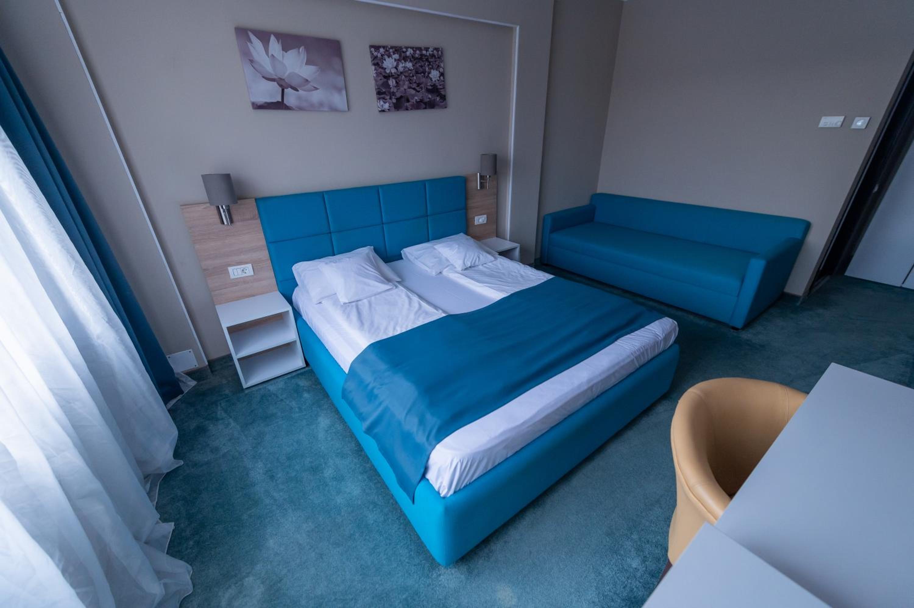 Deluxe Family Room (2 Adults + 1 Child) - Photo 11
