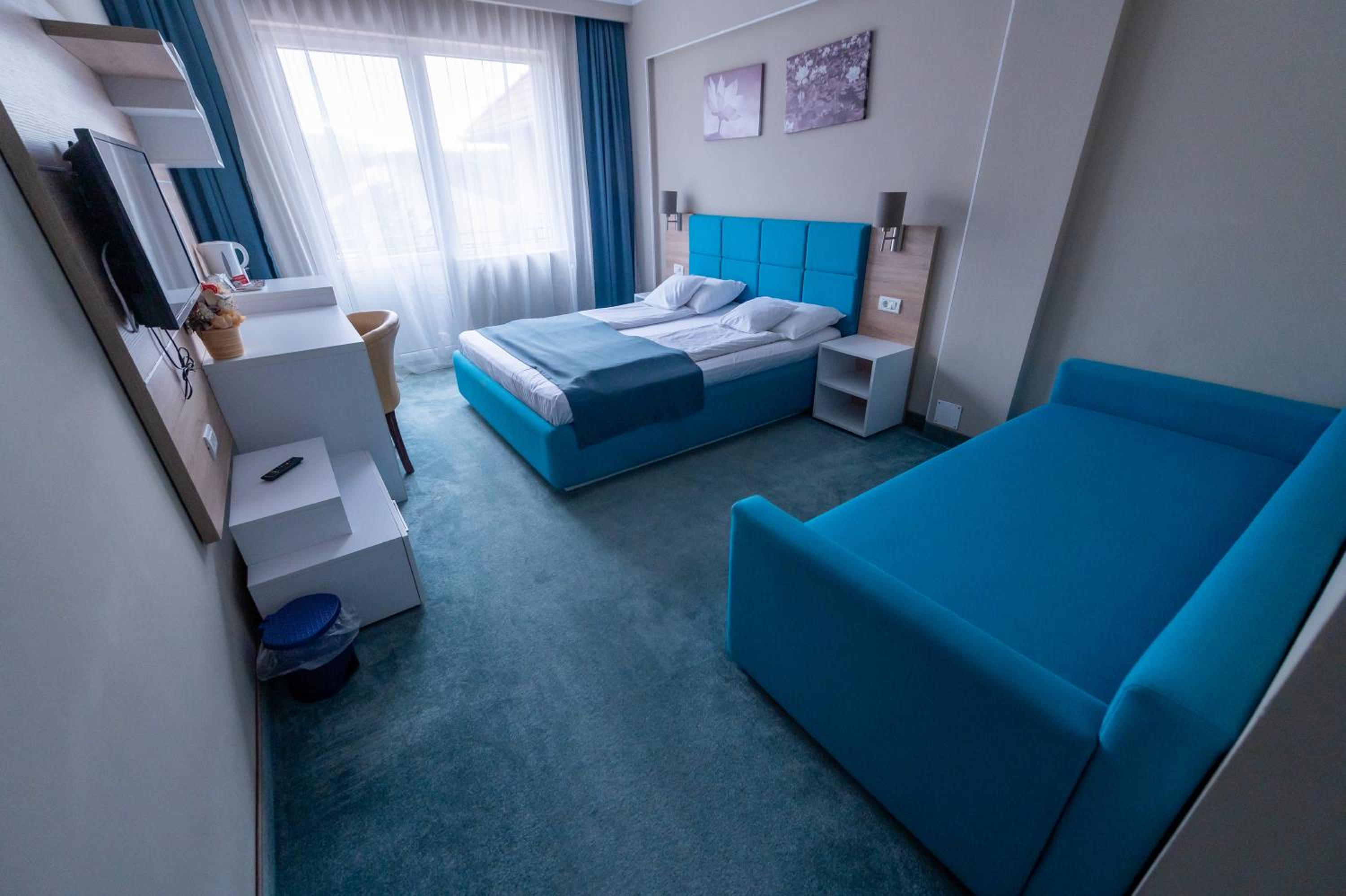 Deluxe Family Room (2 Adults + 1 Child) - Photo 1