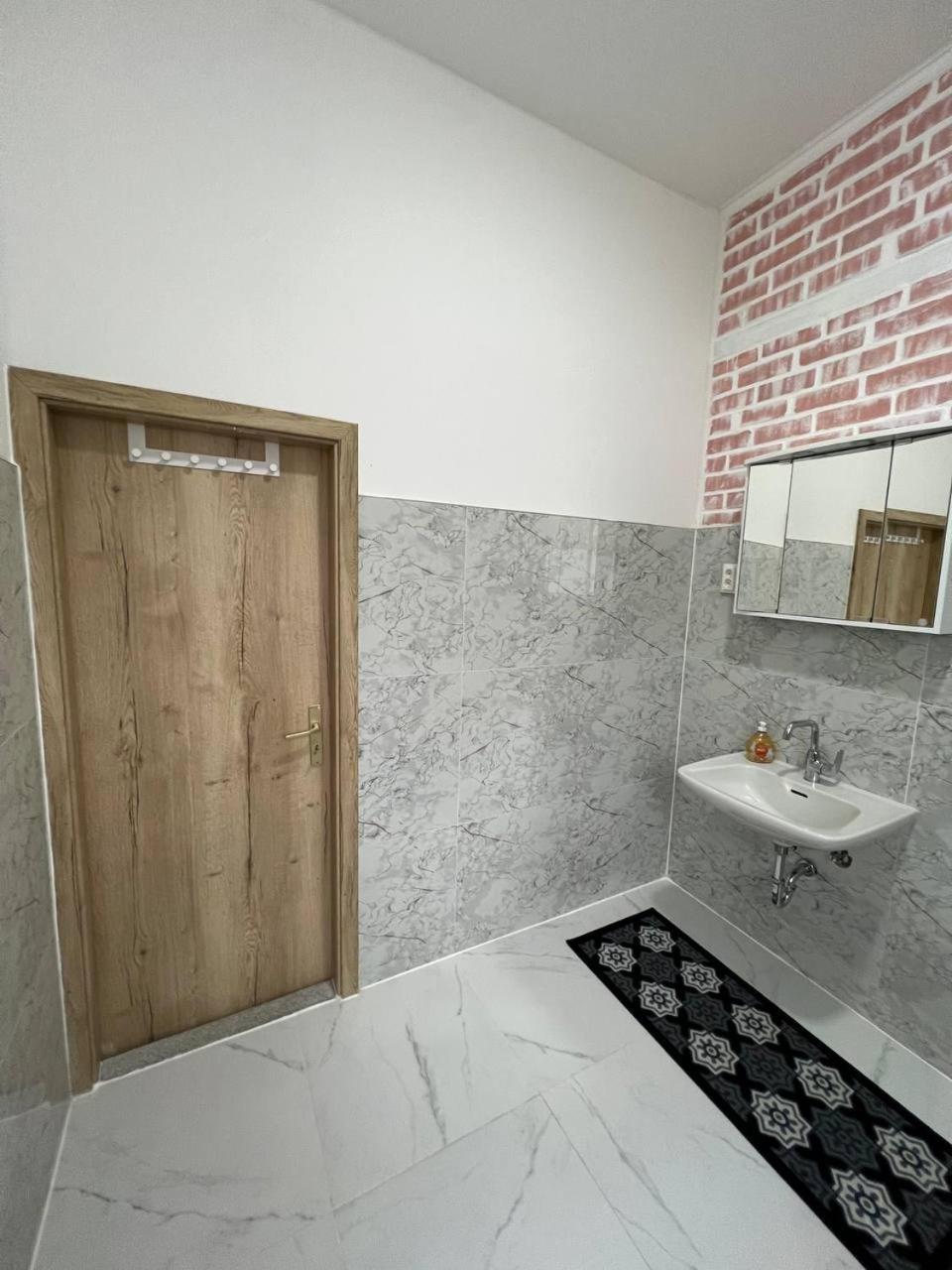 Classic Quadruple Room - Photo 6