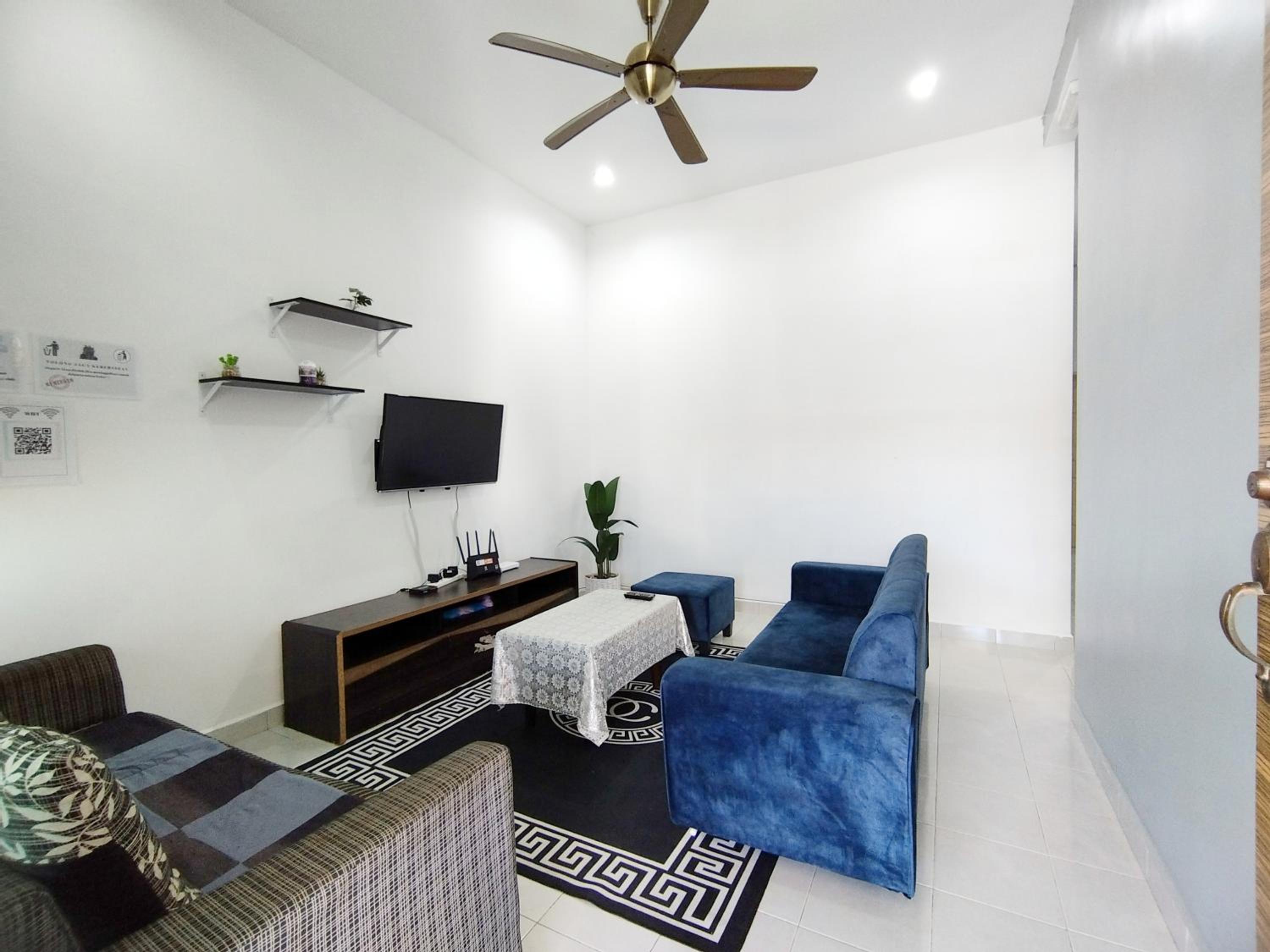 Three-Bedroom House photo 2