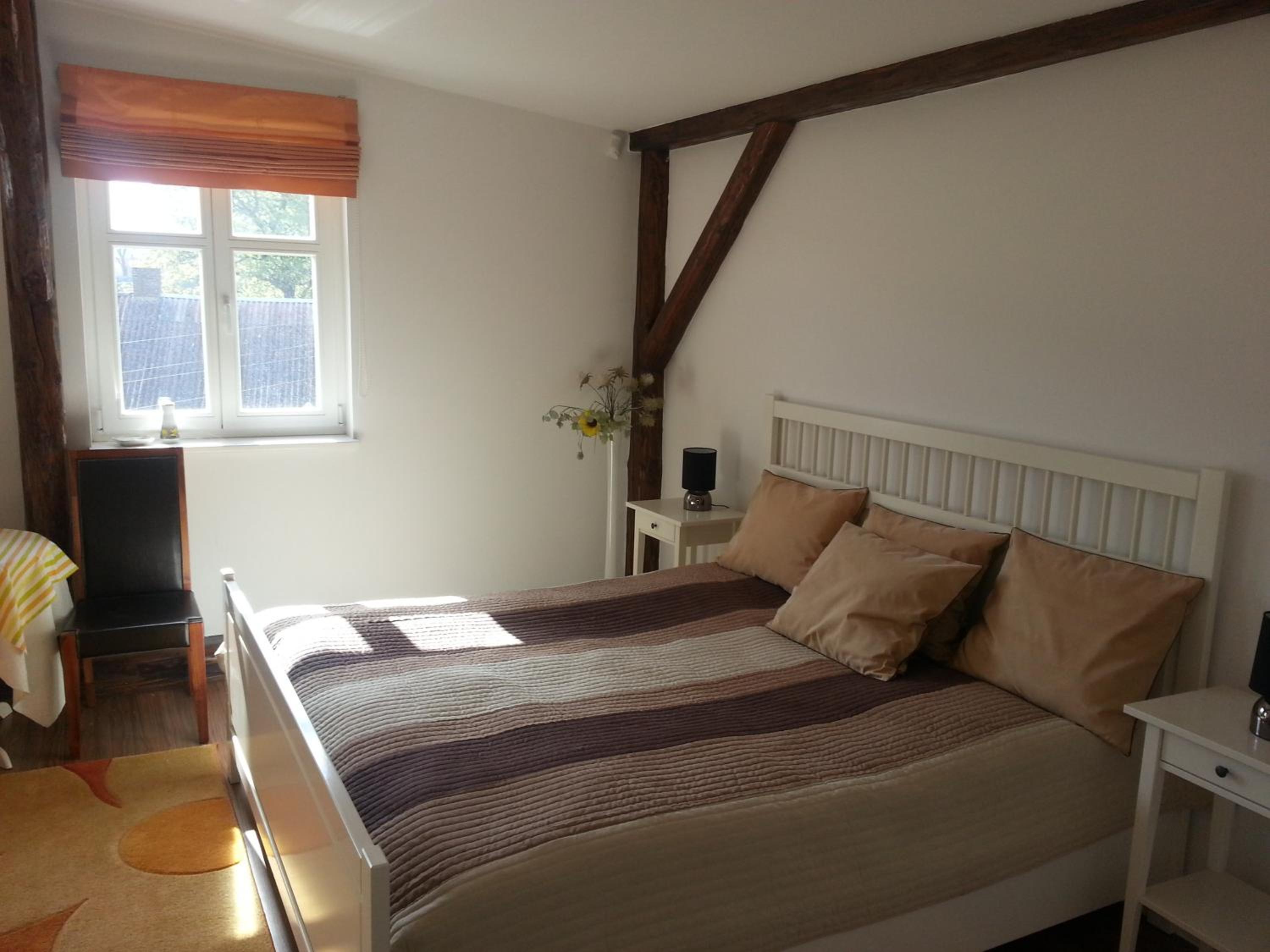 Large Double Room - Photo 3