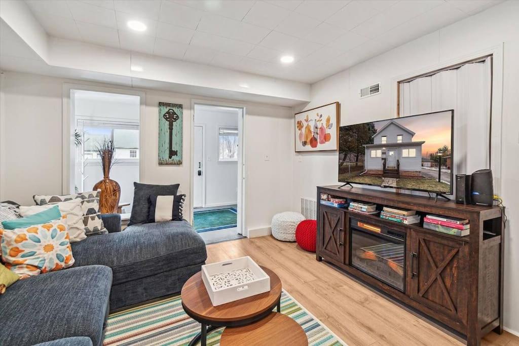 One-Bedroom Apartment photo 1