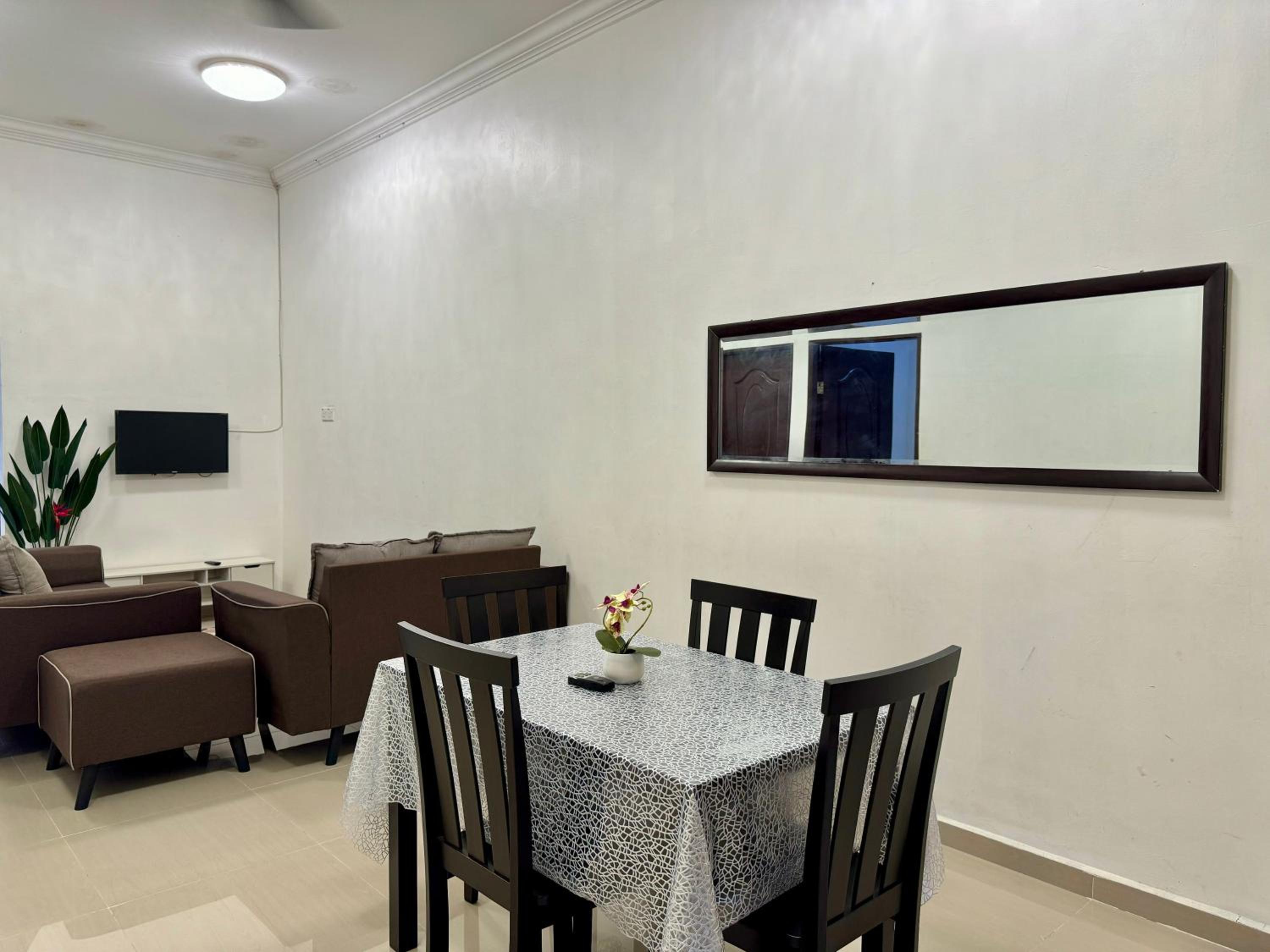 Three-Bedroom House photo 3
