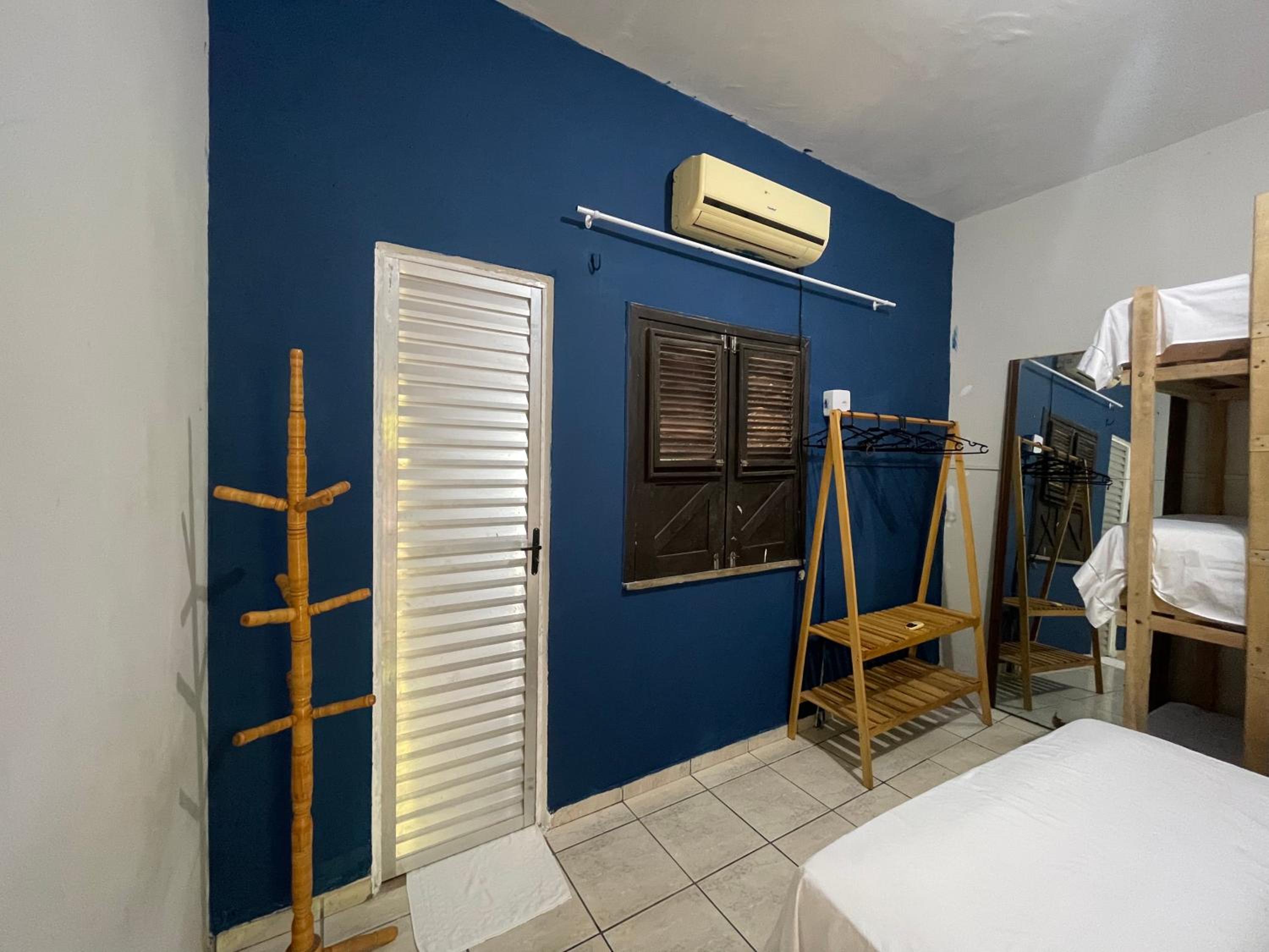 Family Room with Private Bathroom - Photo 8