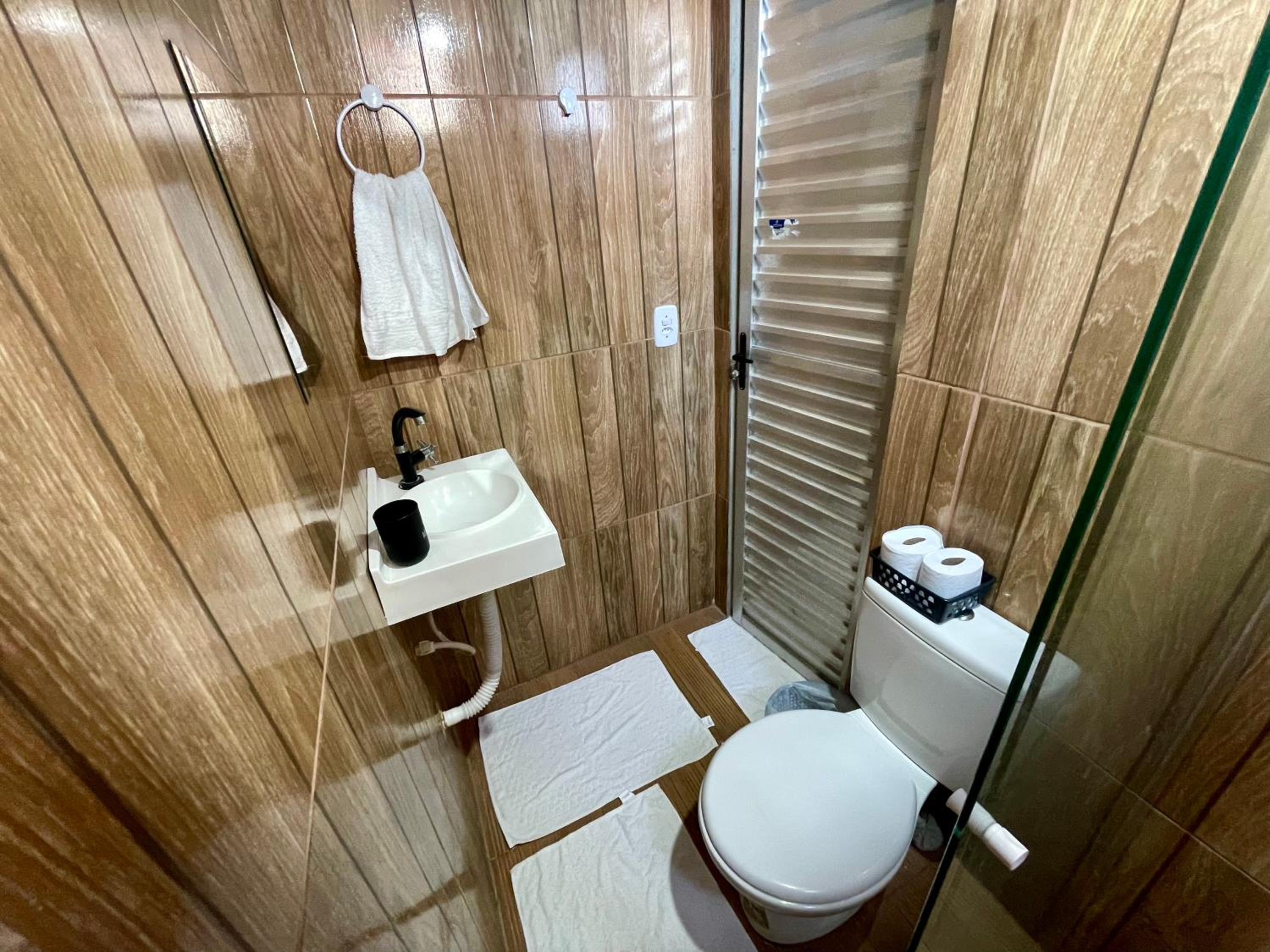 Family Room with Private Bathroom - Photo 7