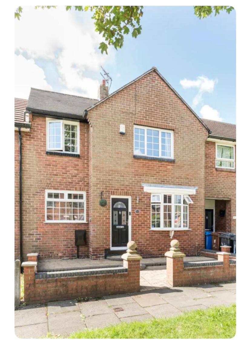 Three-Bedroom House photo 3