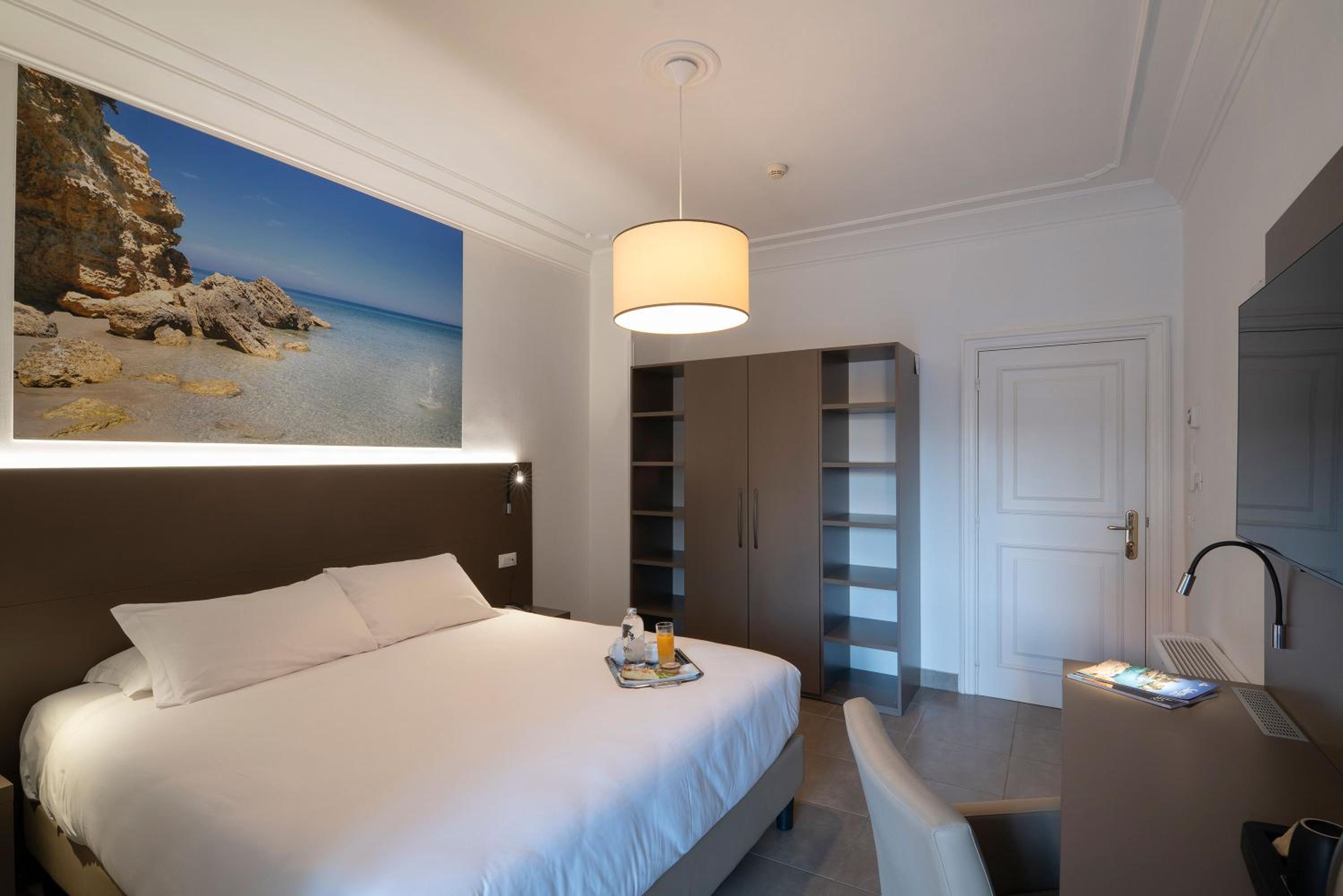 Deluxe Double or Twin Room - Photo 12