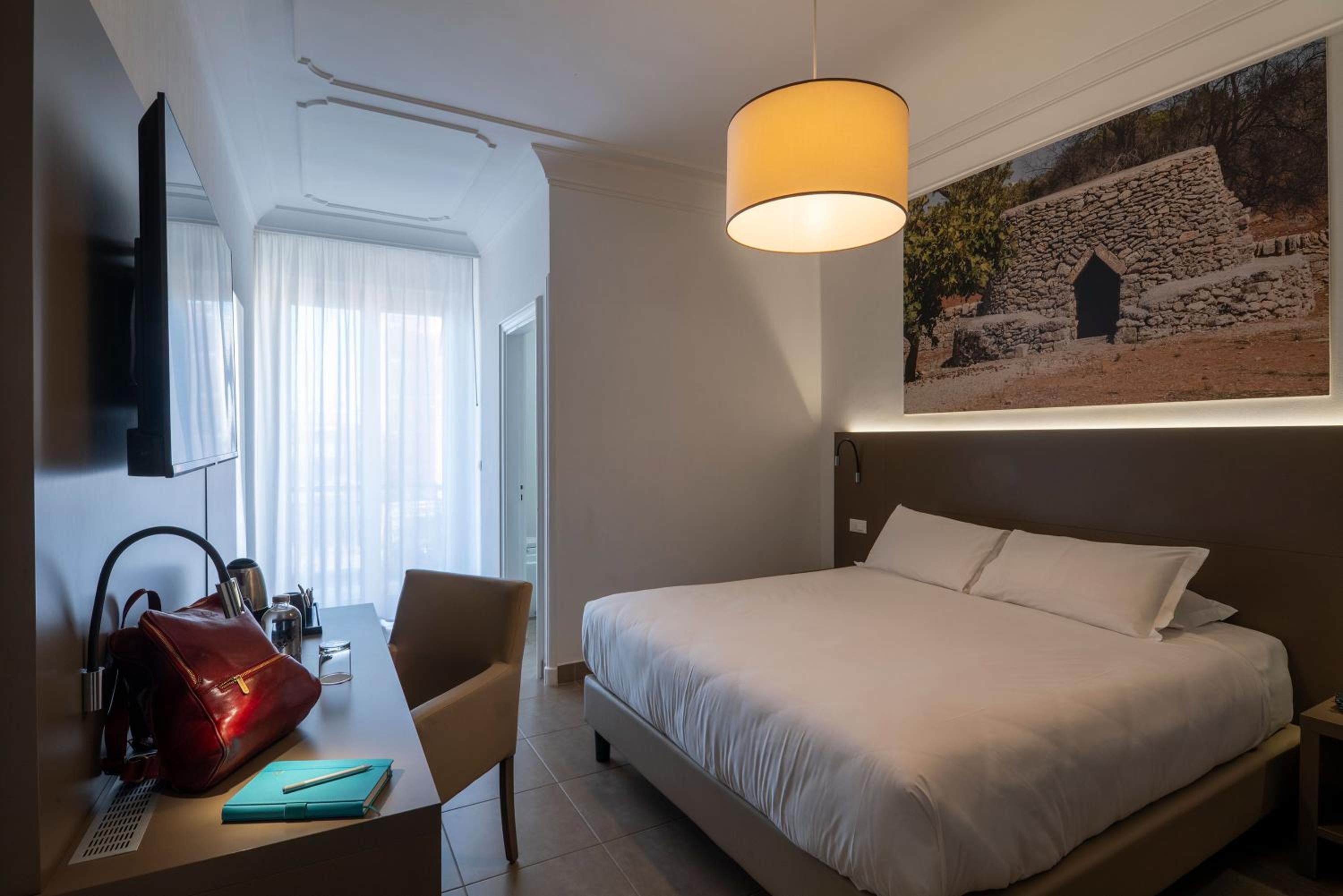 Standard Double or Twin Room - Photo 5