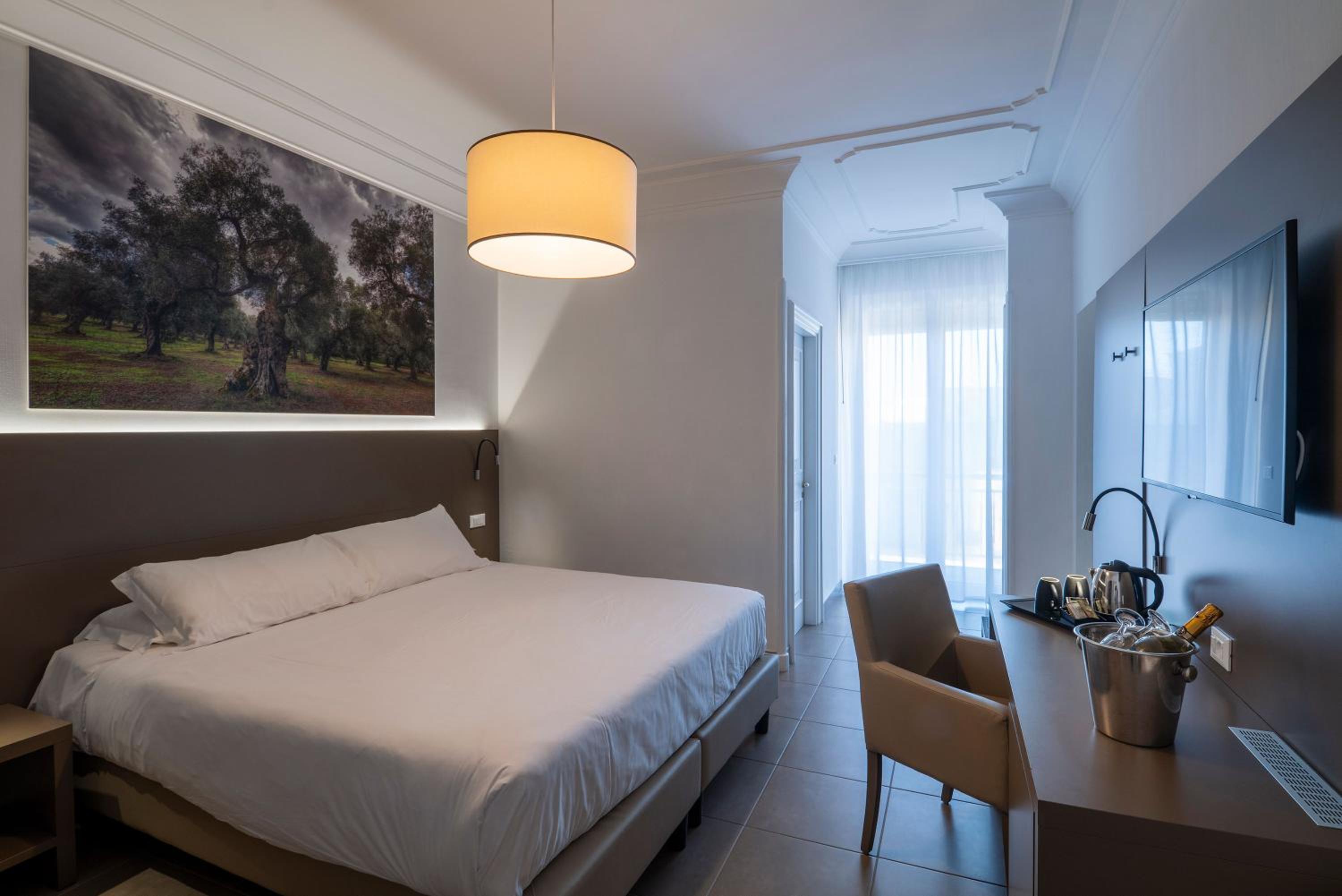 Deluxe Double or Twin Room - Photo 4