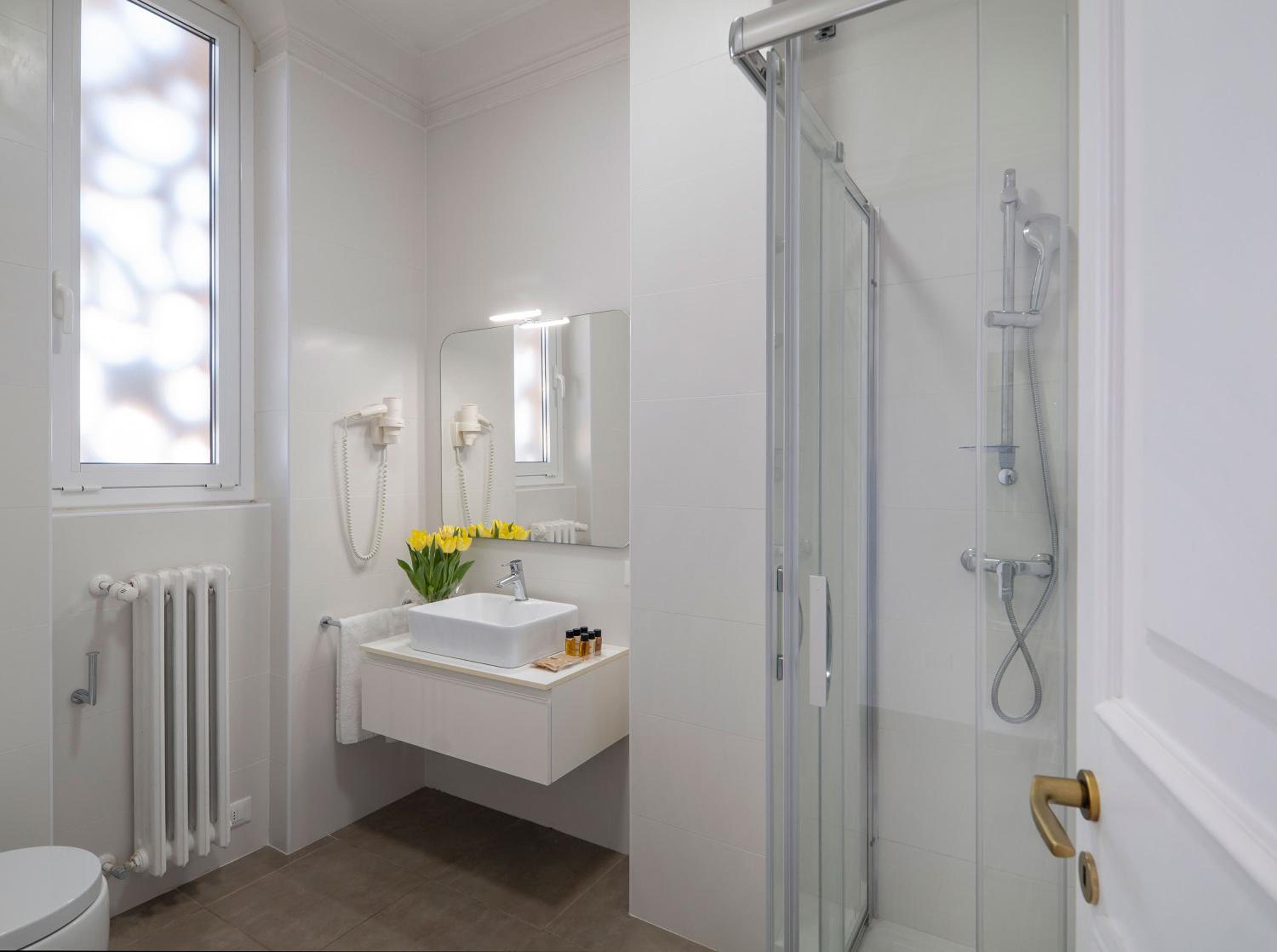 Deluxe Double or Twin Room - Photo 6