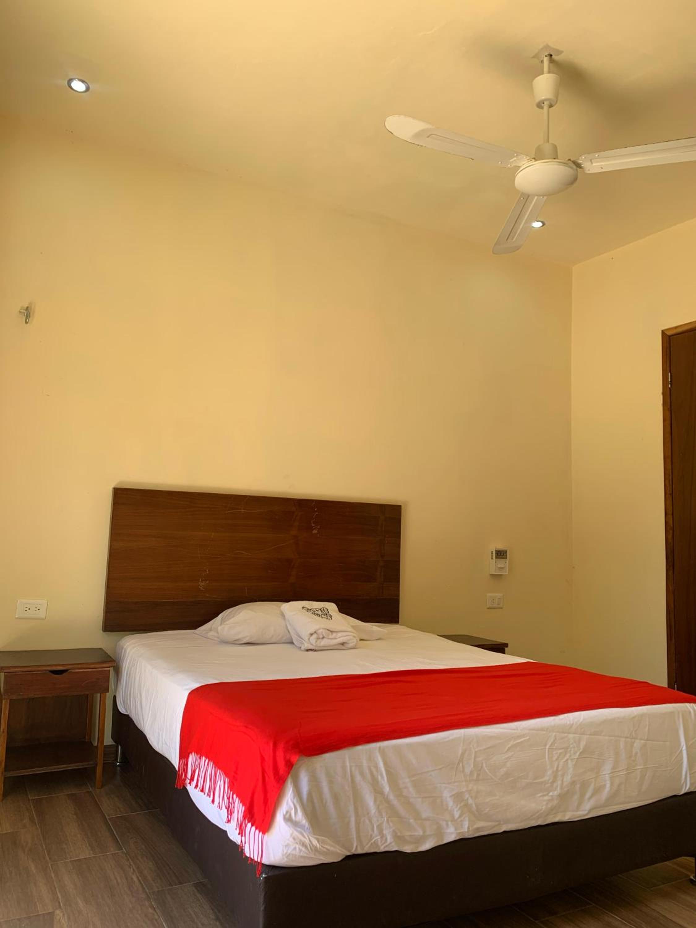 Queen Room with Pool View photo 1