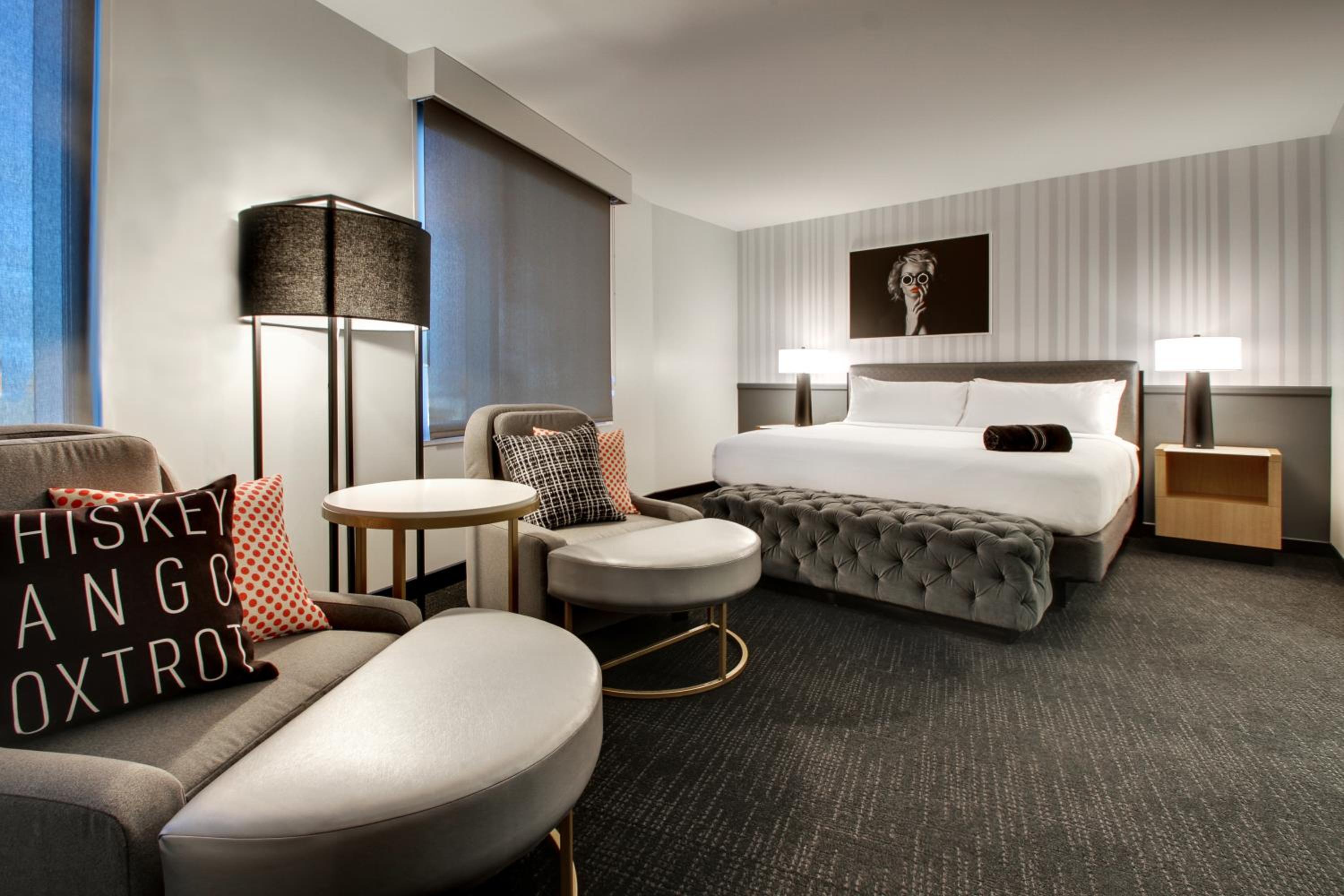 Premium King Room - Photo 3