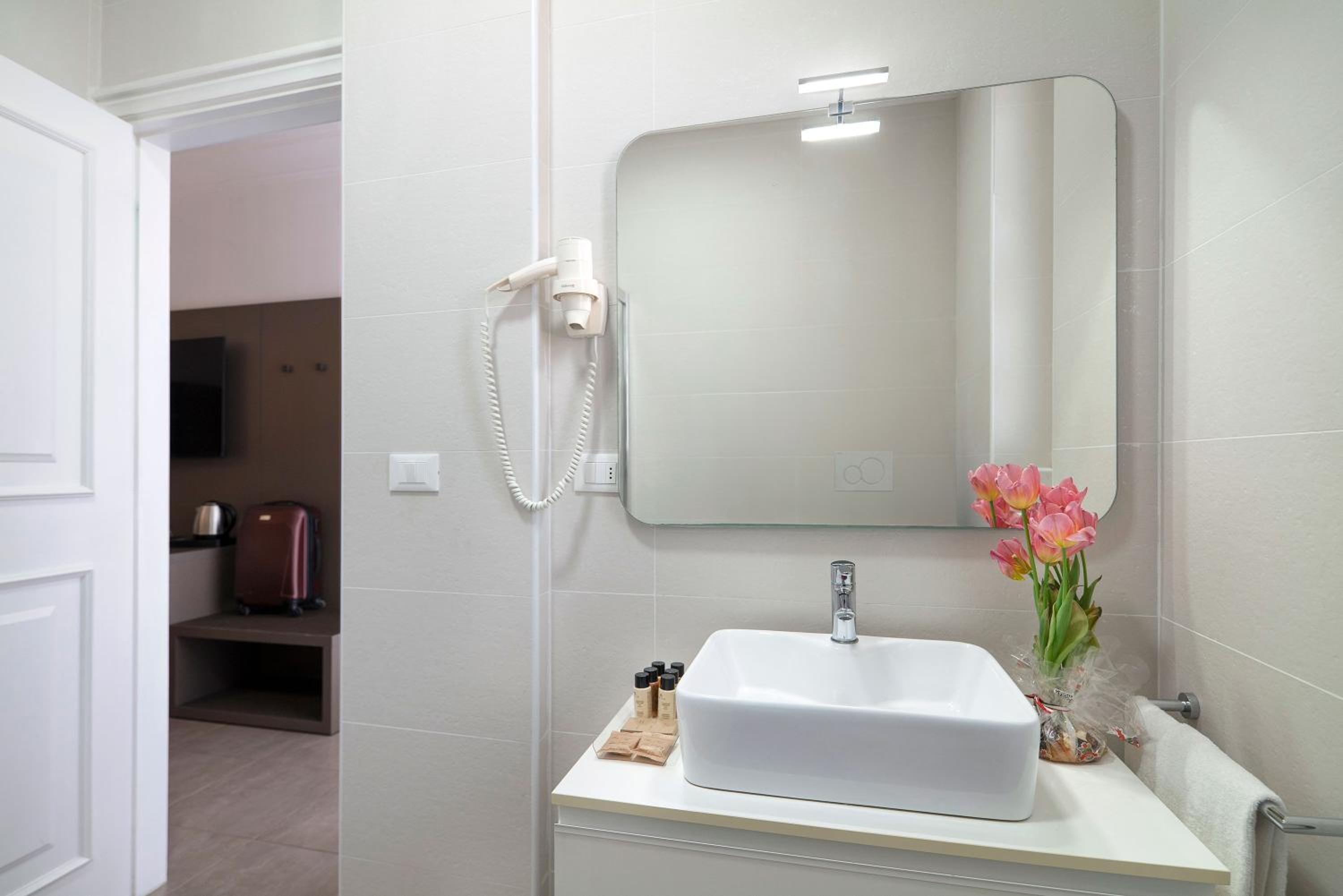 Superior Double or Twin Room - Photo 4
