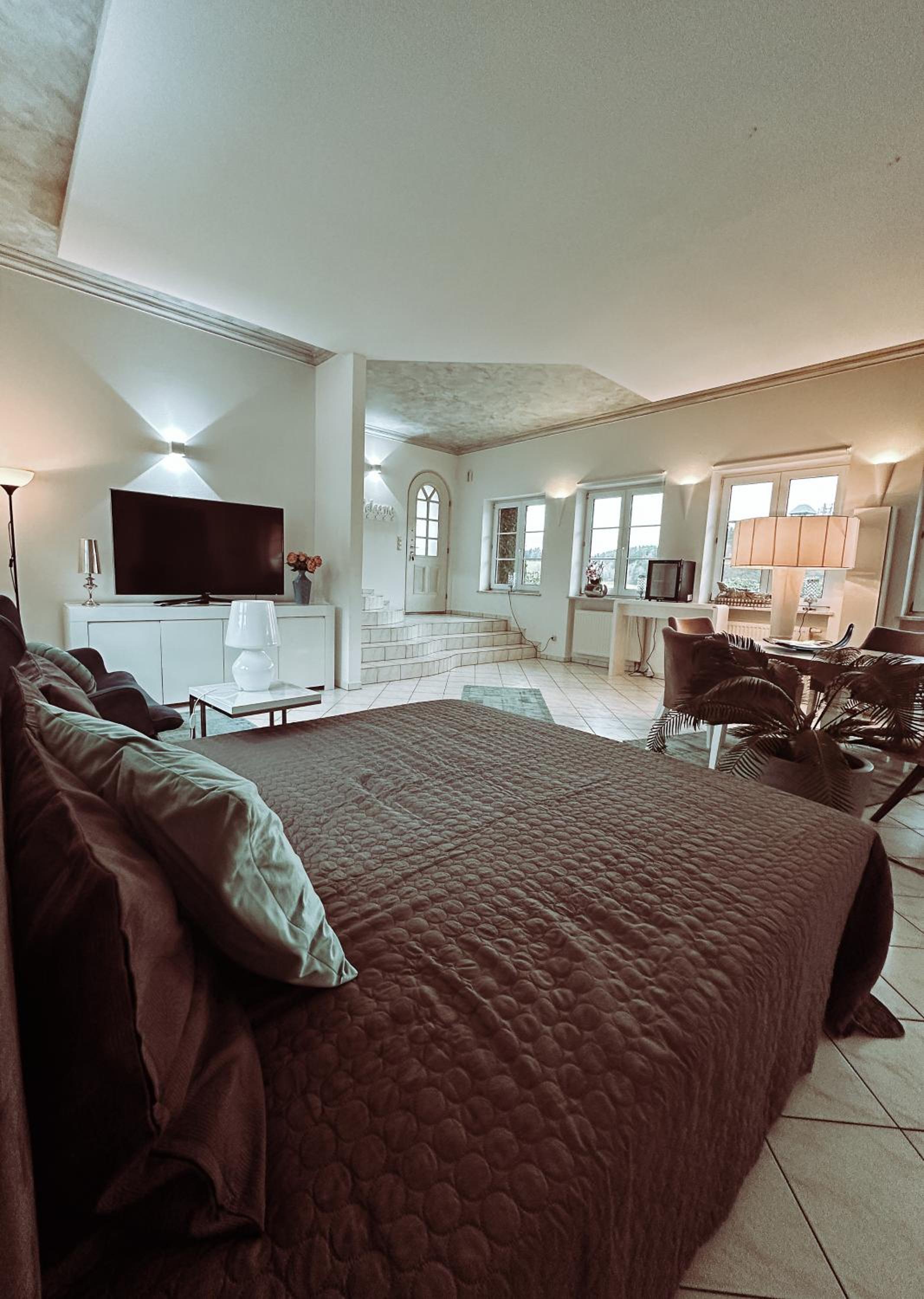 One-Bedroom Apartment photo 1