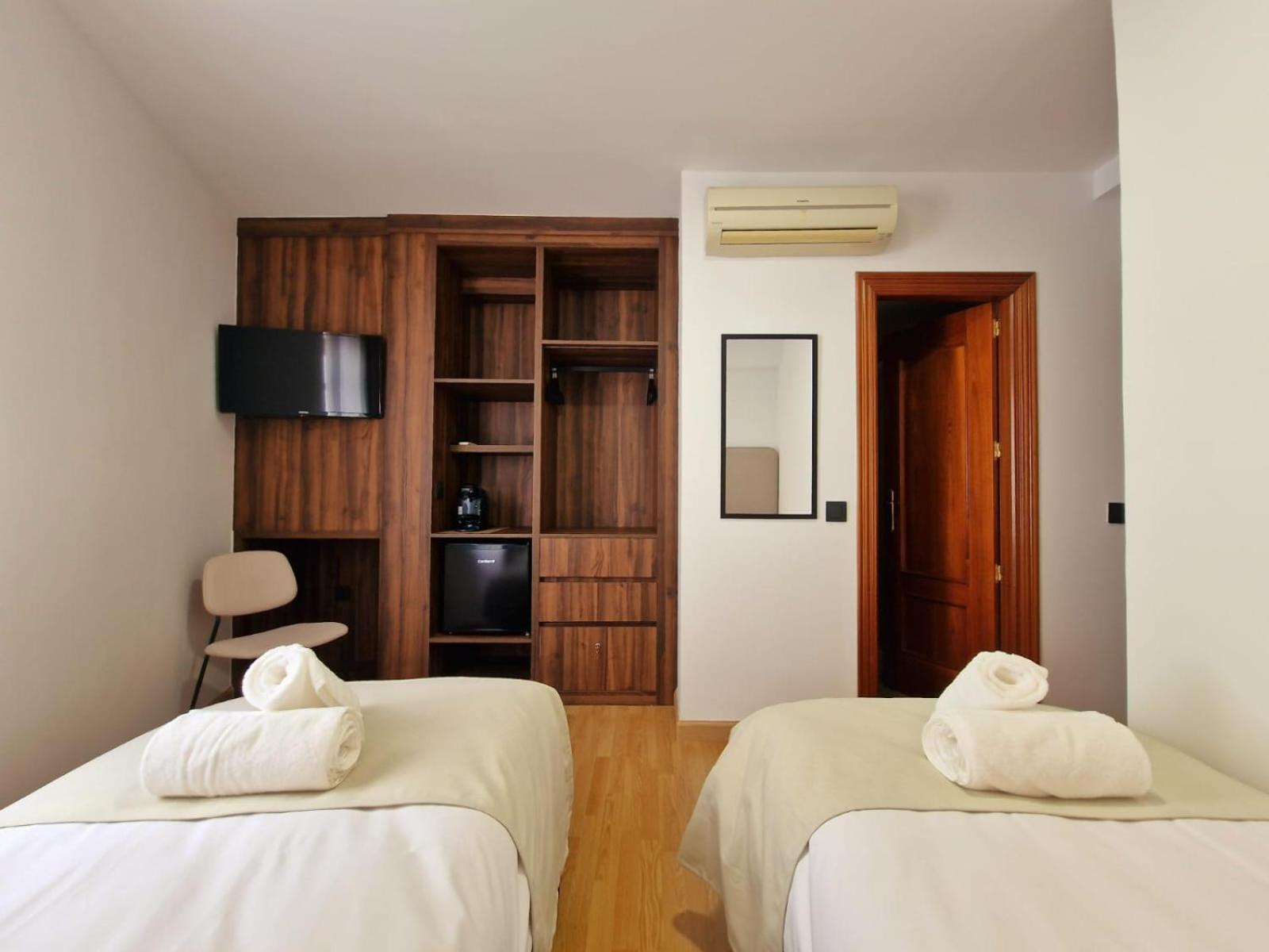 Standard Queen Room - Photo 14