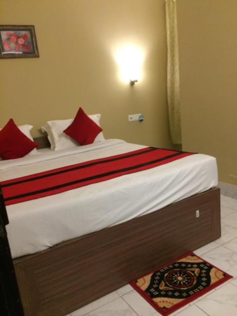 Deluxe Double Room (2 Adults + 1 Child) photo 2