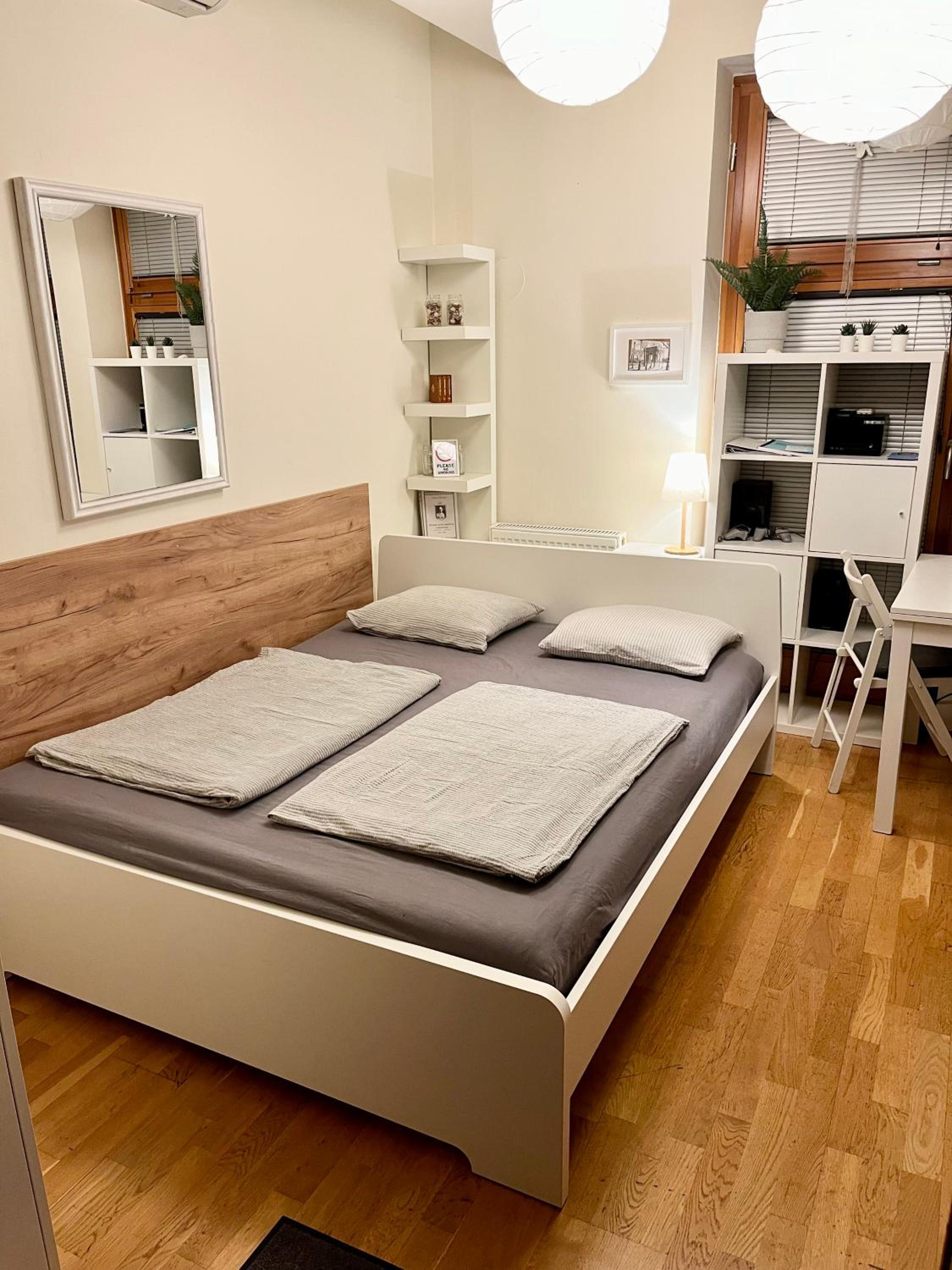One-Bedroom Apartment - Photo 1