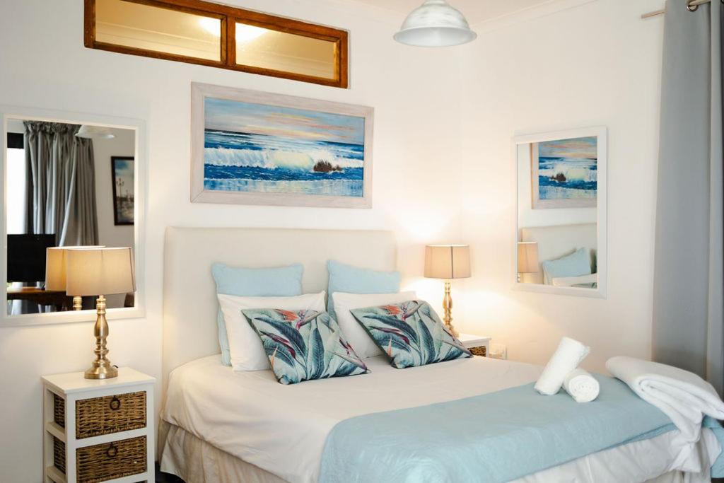 Double Room with Patio photo 3