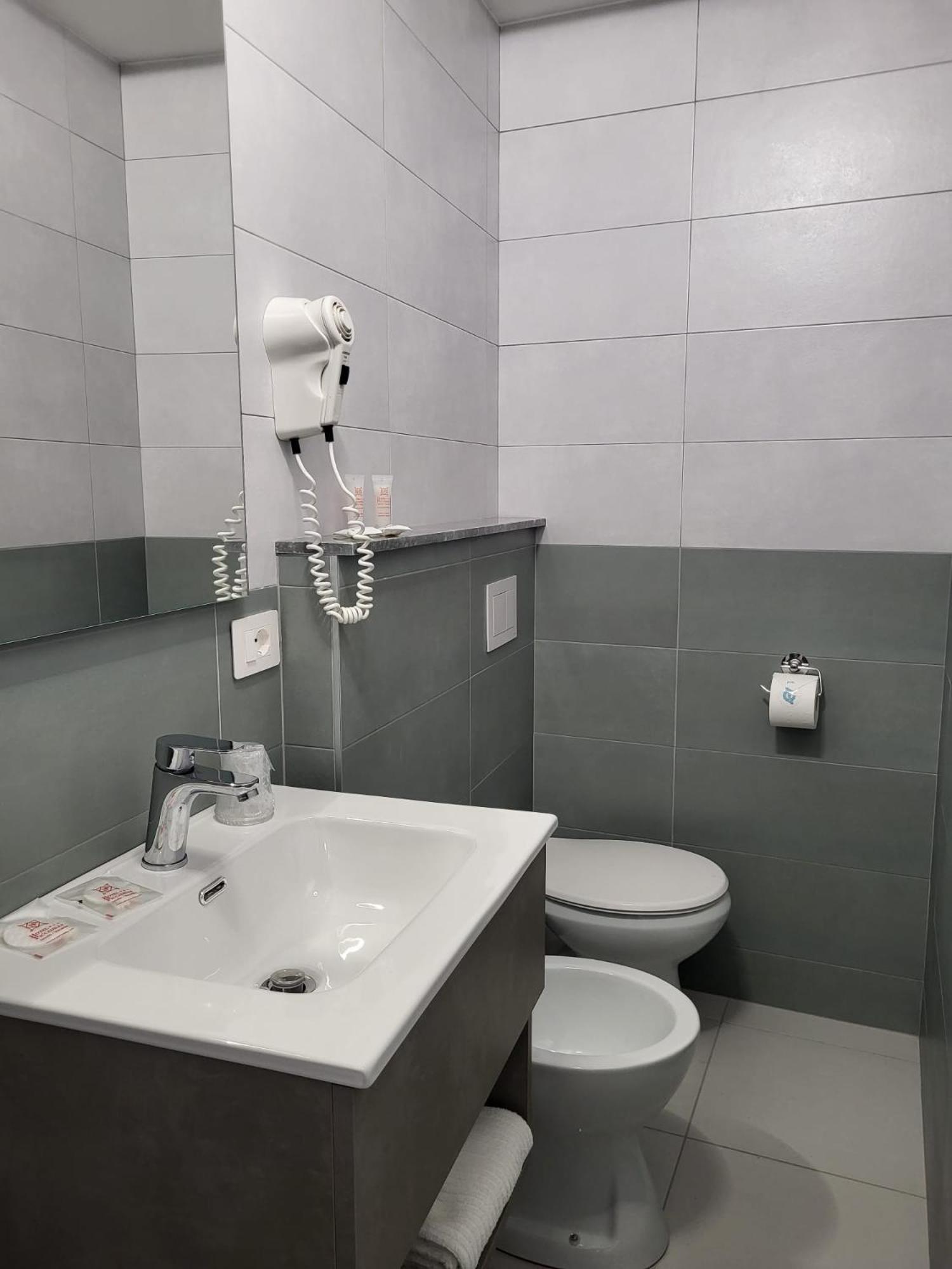 Double or Twin Room photo 3