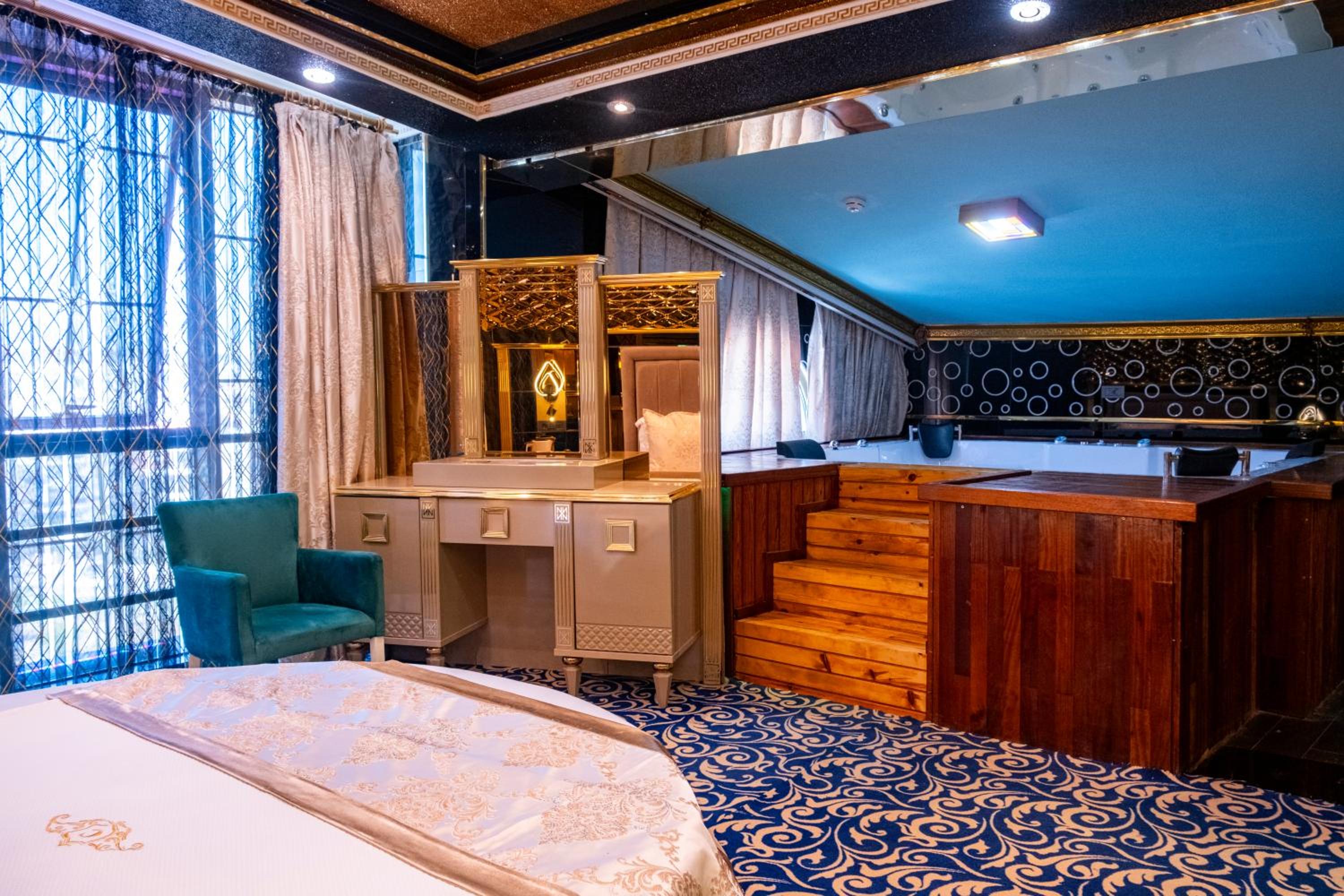 King Suite With Spa Bath