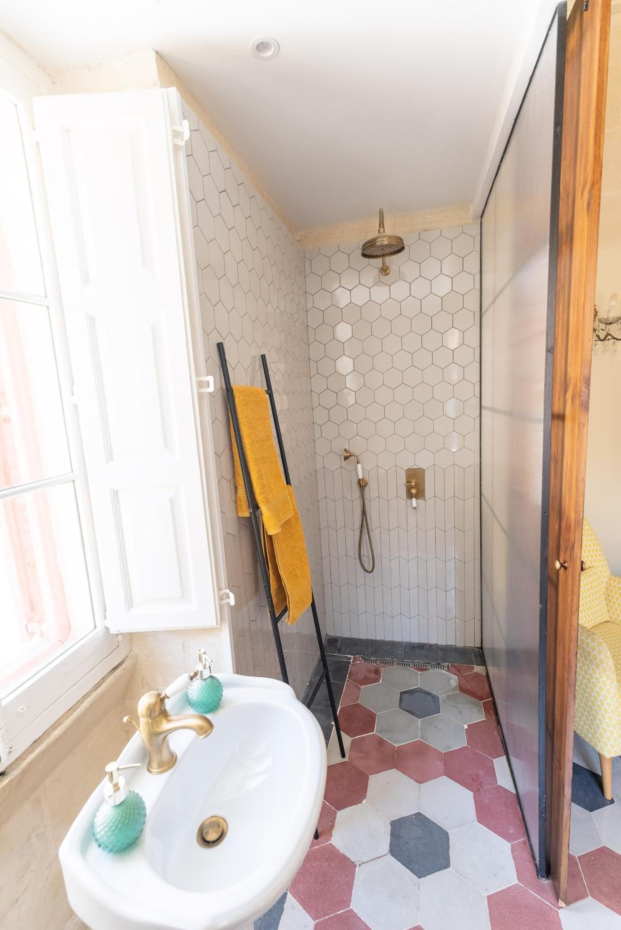 Queen Room with Balcony photo 3