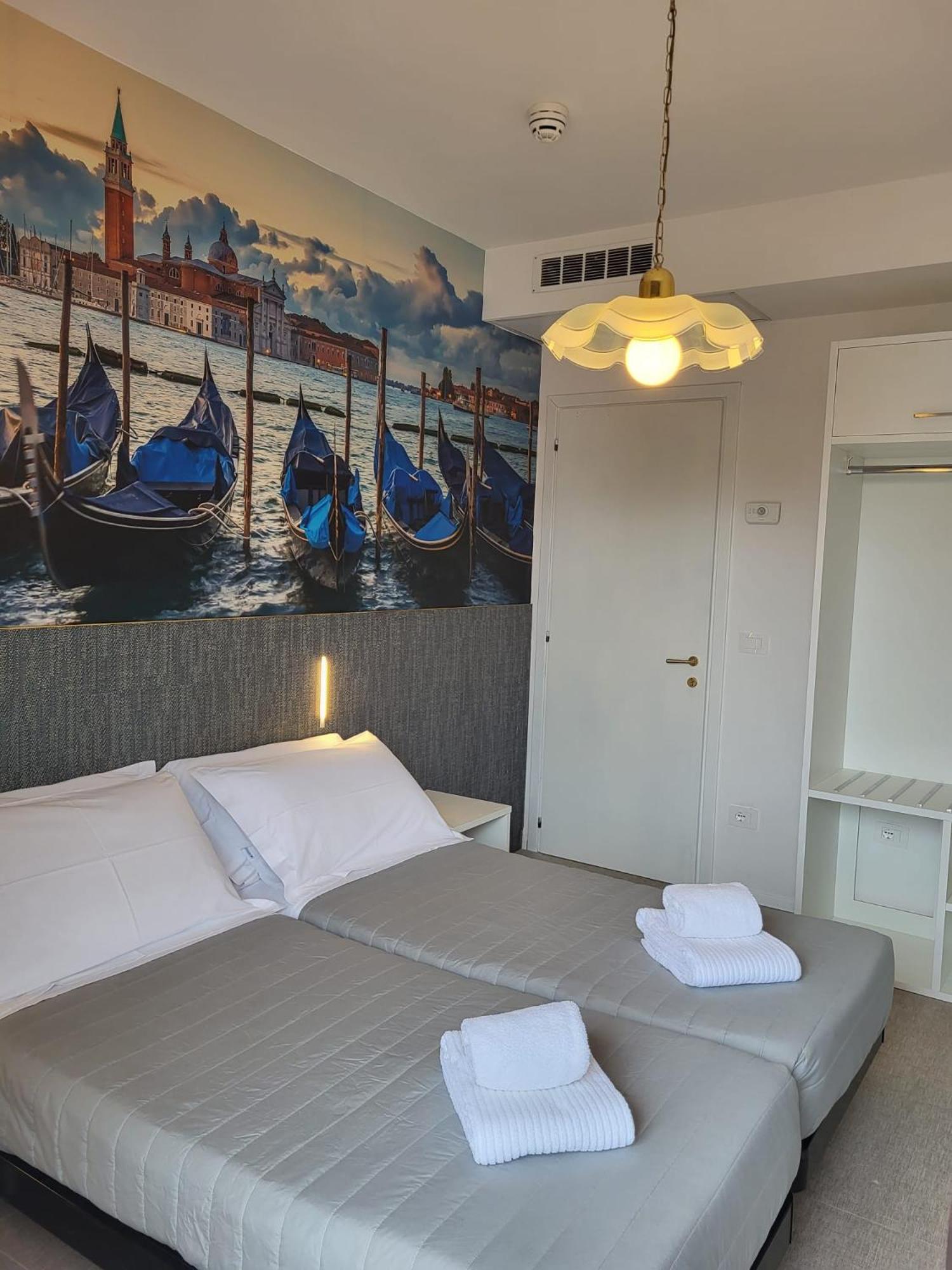 Double or Twin Room photo 2