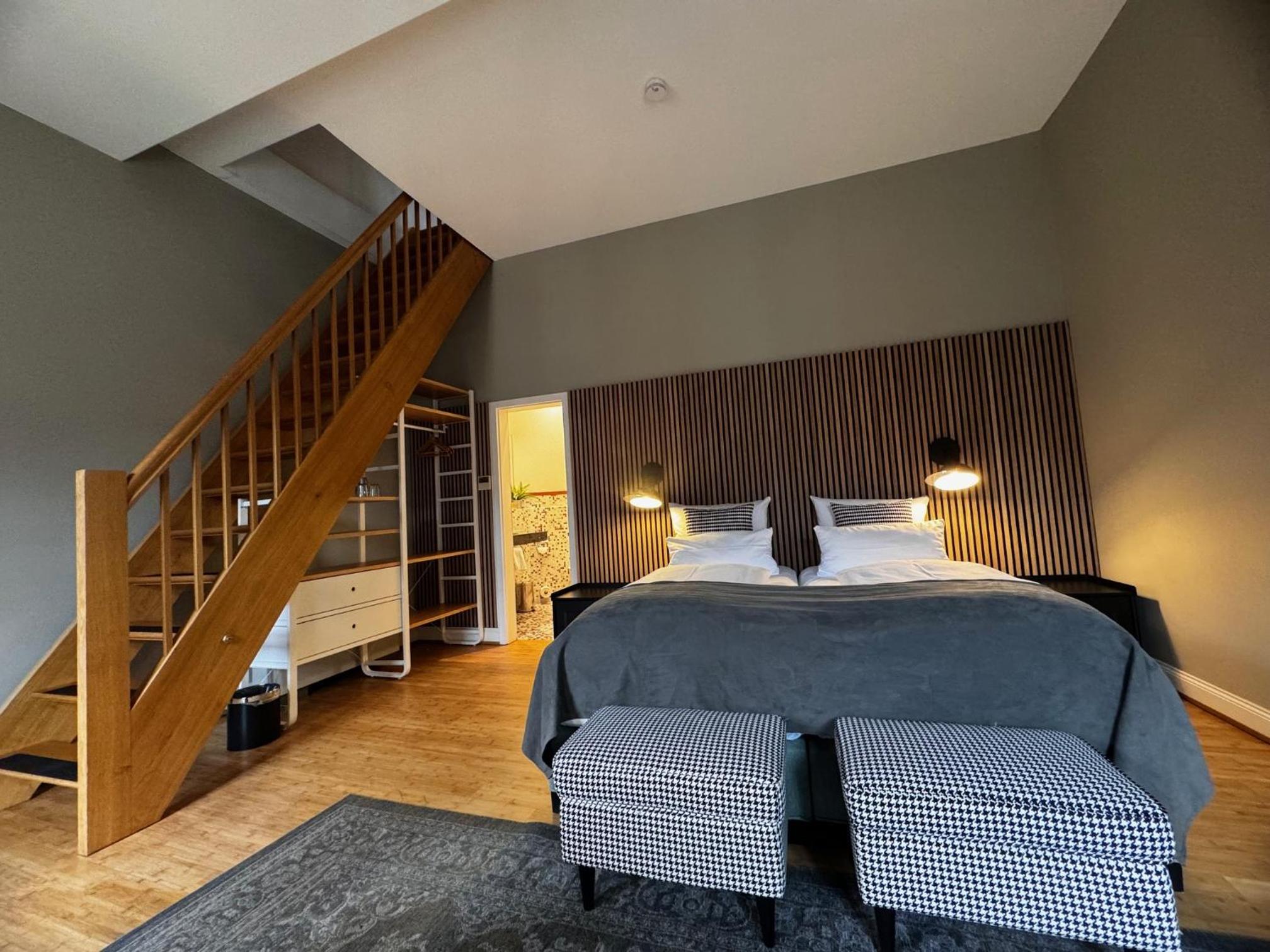 Deluxe Double Room - Photo 11