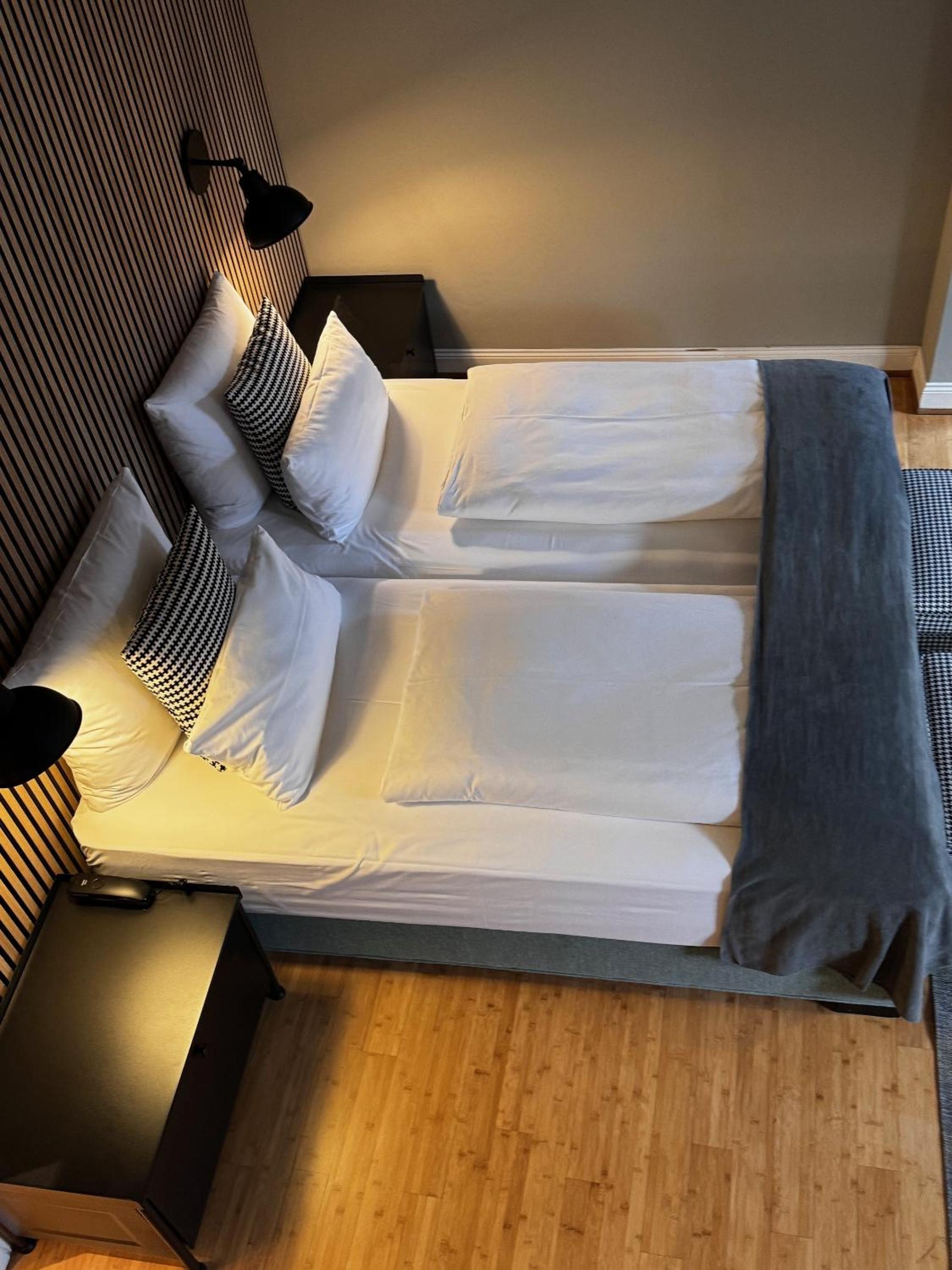 Deluxe Double Room - Photo 17
