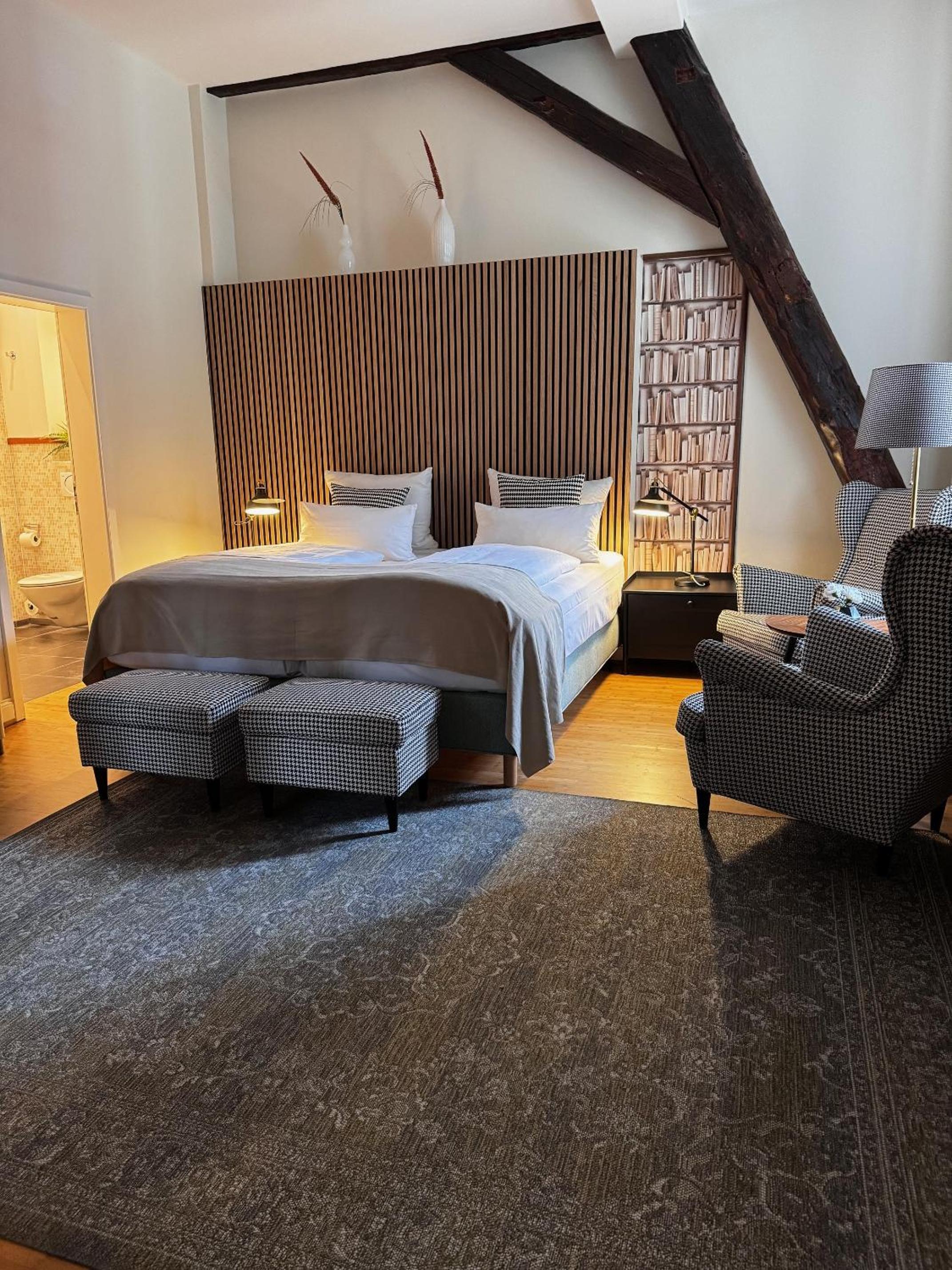 Deluxe Double Room - Photo 13