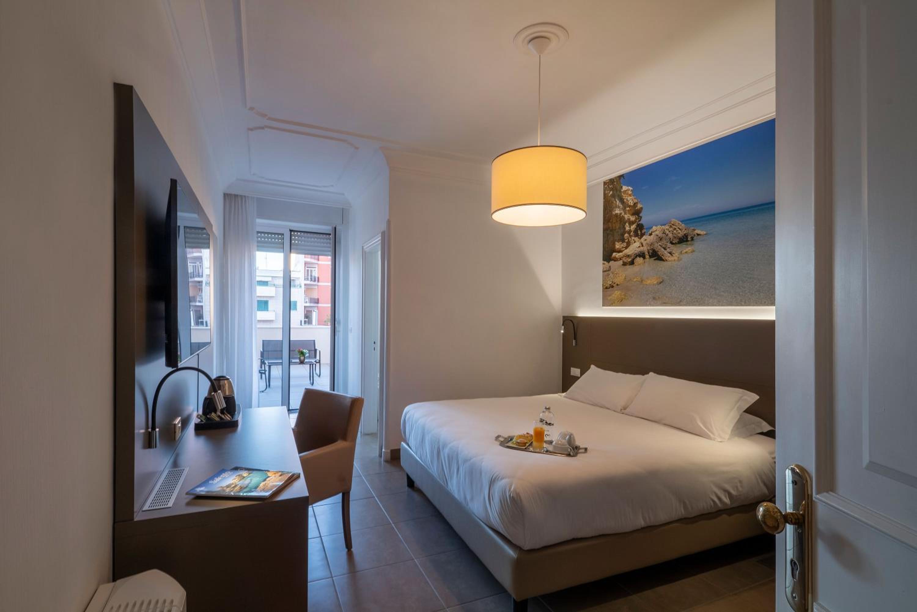 Deluxe Double or Twin Room - Photo 10