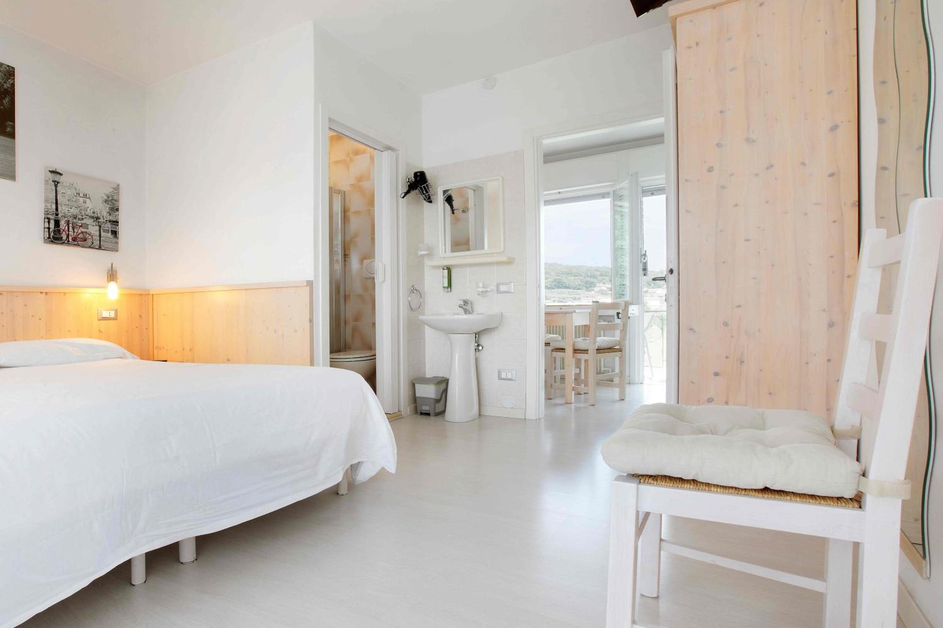One-Bedroom Apartment - Photo 7