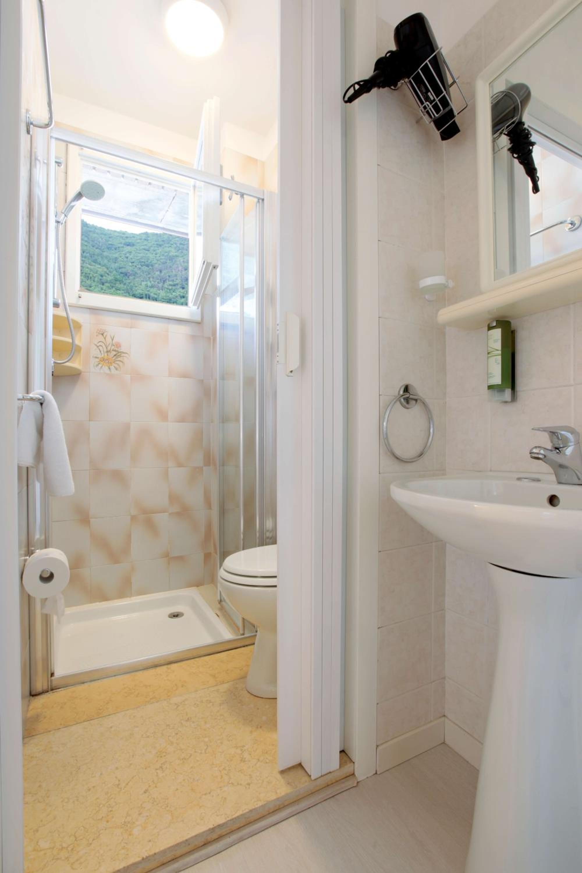 One-Bedroom Apartment - Photo 8
