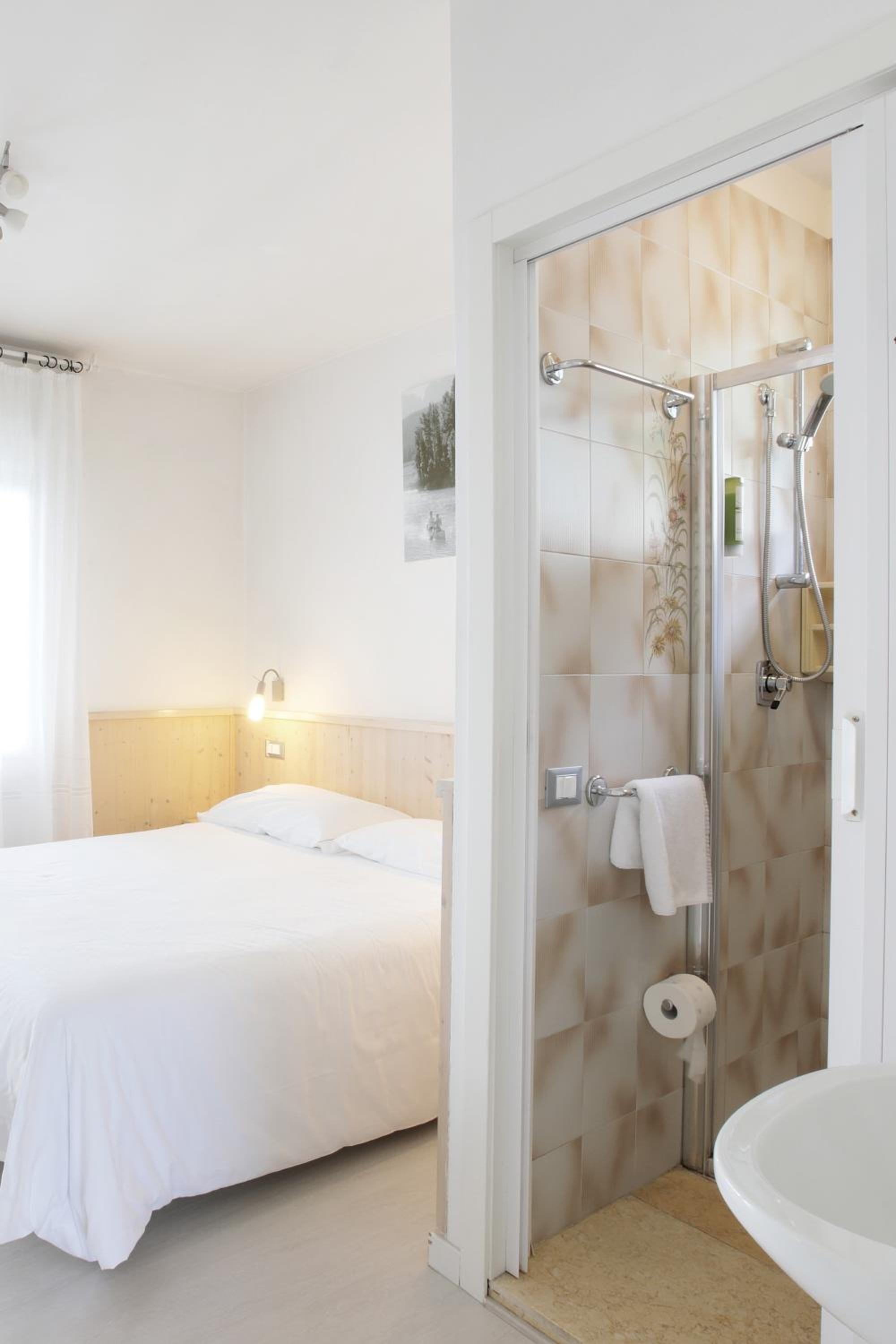 One-Bedroom Apartment - Photo 11