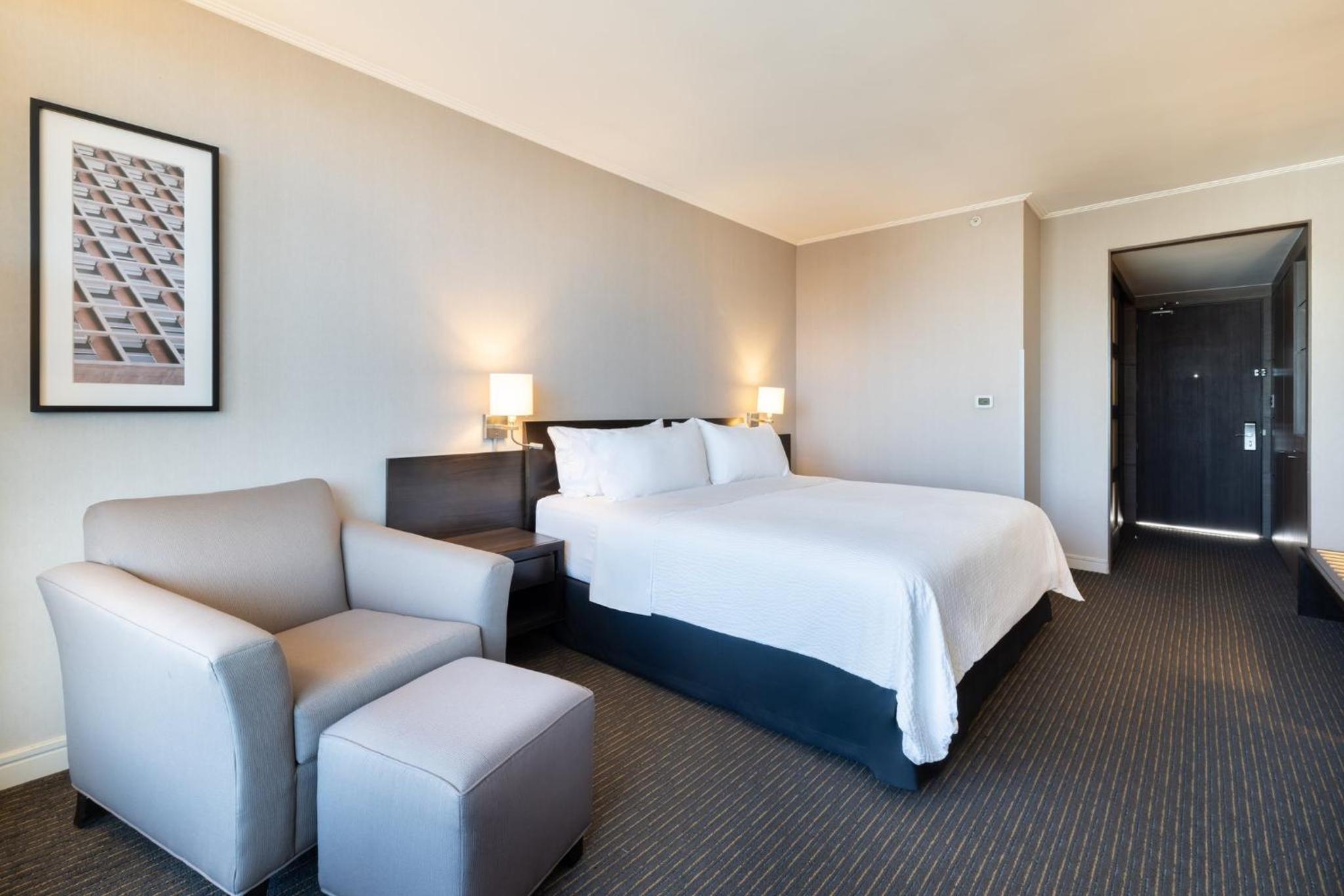 Standard King Room - Photo 5