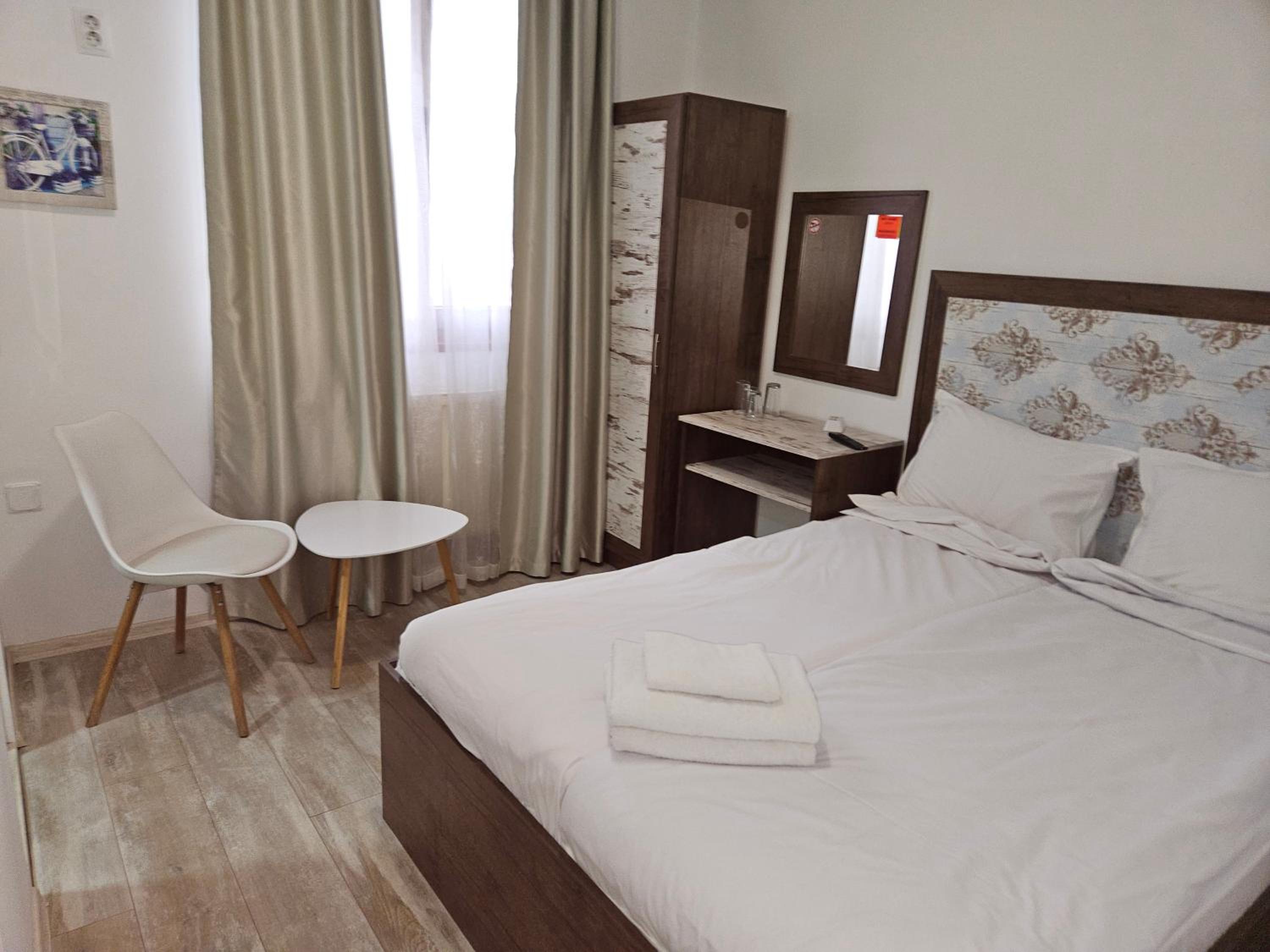 Economy Double Room - No Balcony photo 3