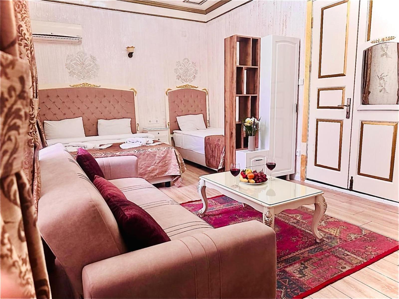 Deluxe One-Bedroom Suite (4 Adults) With Kitchen photo 1